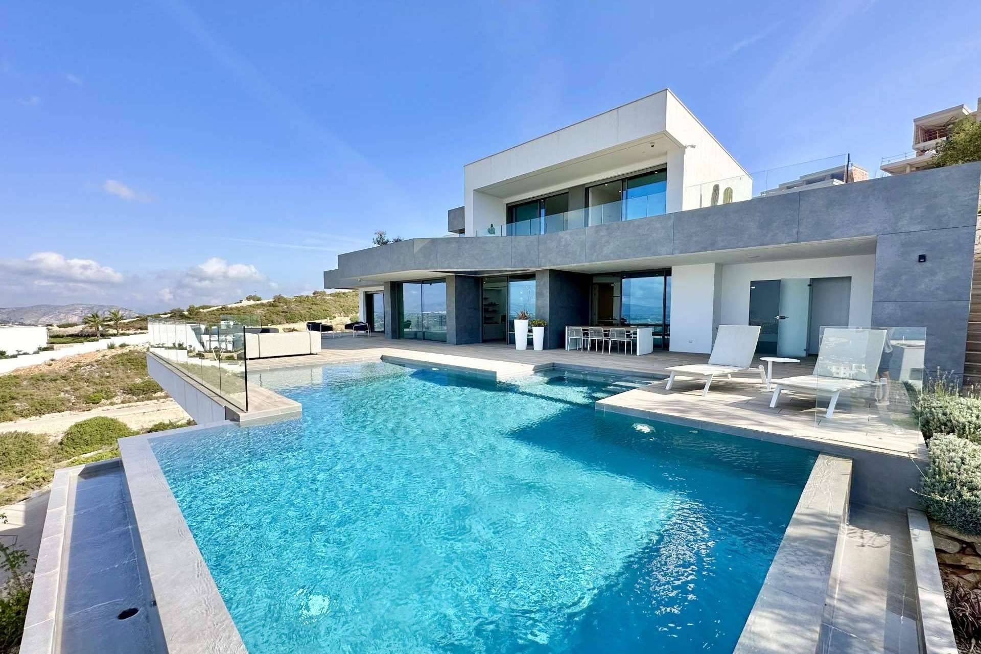 Cuáles son las ventajas de la villa de lujo en Cumbre del Sol, con Dinhjelper-Realestate