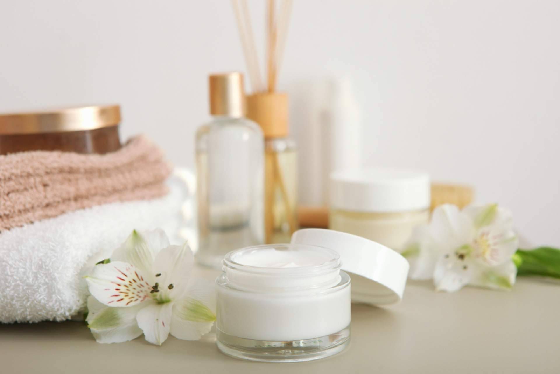 Cosmética facial para el cuidado de la piel, con Farmacias 5 Estrellas
