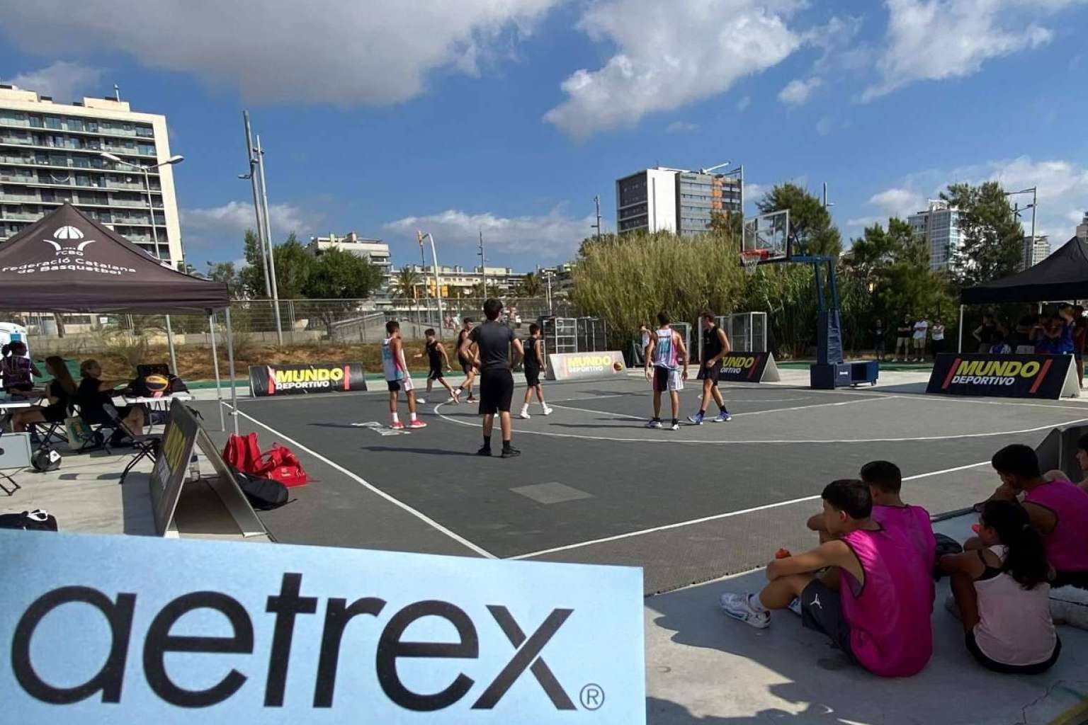 Aetrex ha lanzado un servicio de escaneo 3D de pies y plantillas personalizadas para potenciar el rendimiento y prevenir lesiones en el baloncesto en colaboración con BQSALUT de la Federación Catalana de Basket