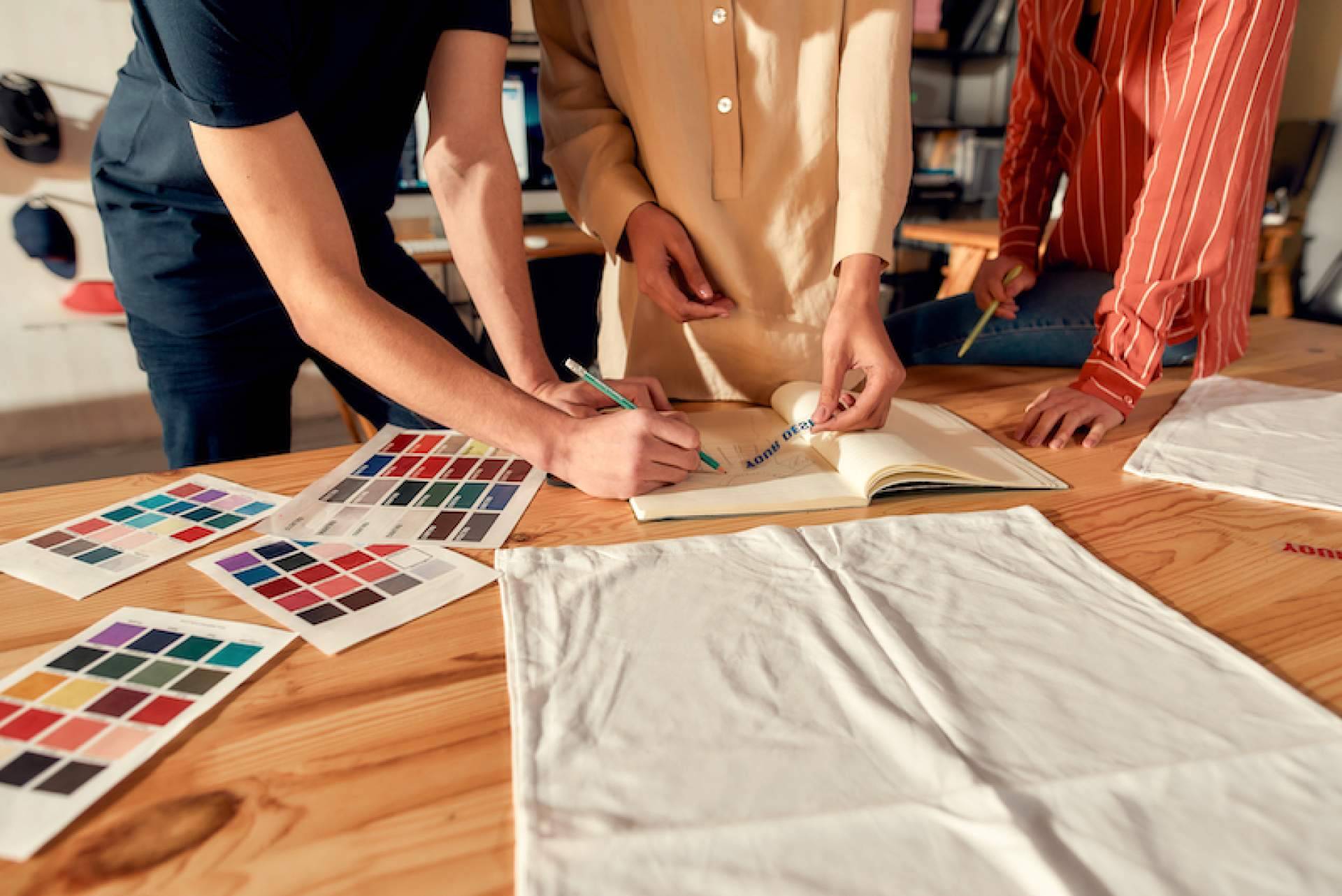 SEVU Printing permite aumentar la visibilidad de una marca con la personalización de sus camisetas