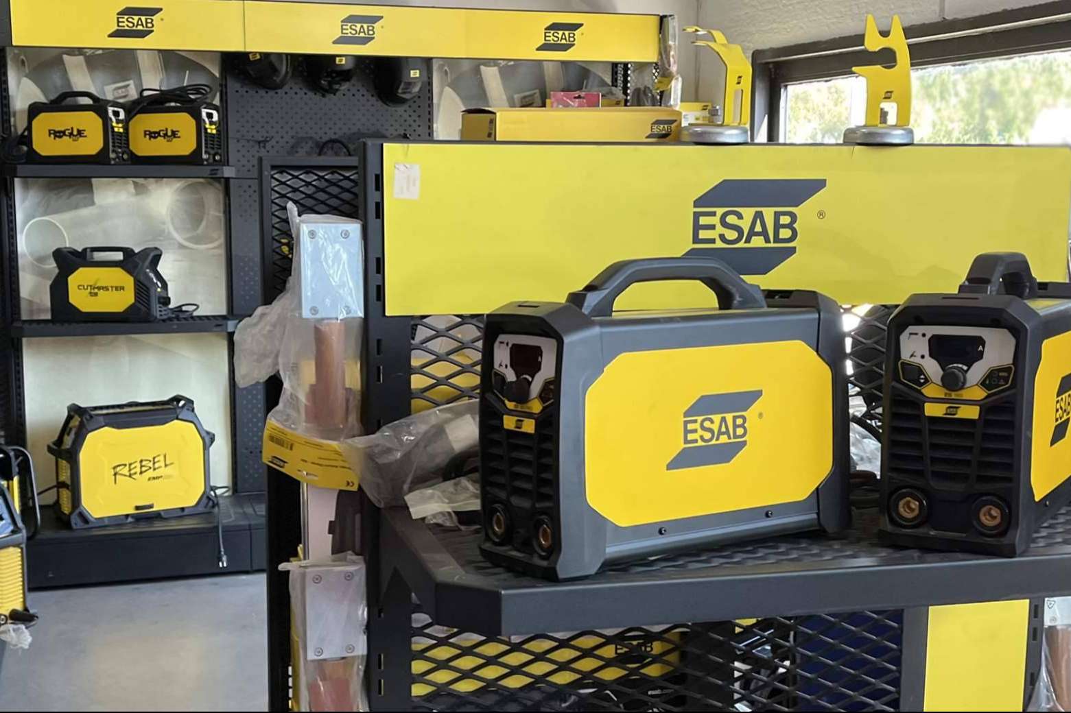 Eny.es dispone de ESAB maquinaria y suministros industriales
