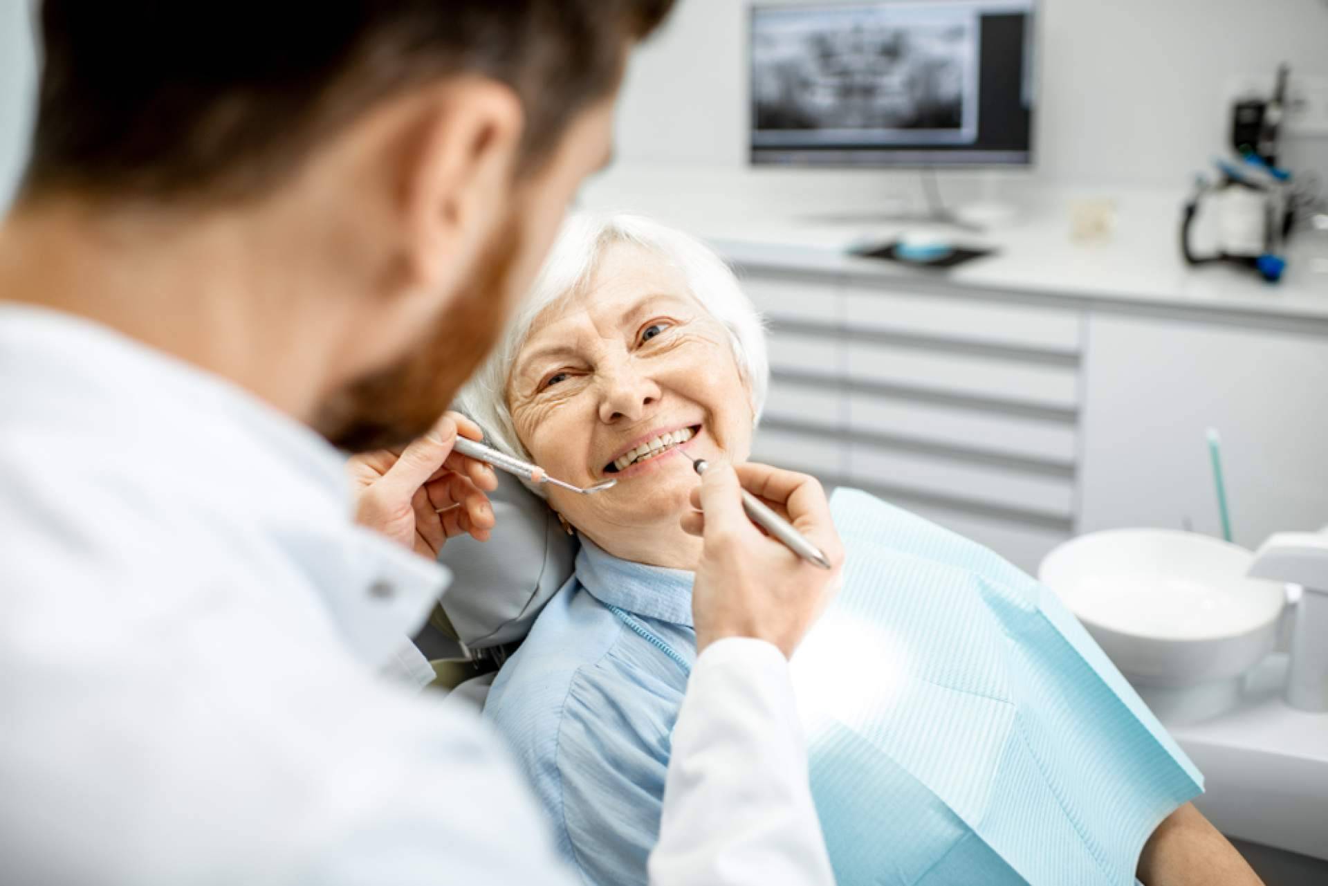 Carillas dentales dientes limados con los especialistas de Clínica Carlos Saiz Smile