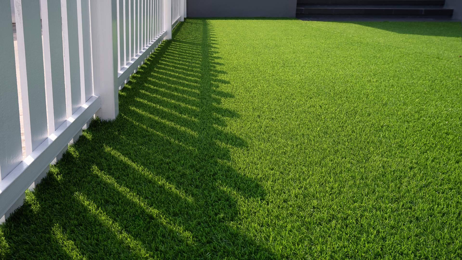 Renovar el jardín con césped artificial de JardinVertical.es con las ofertas de Black Friday