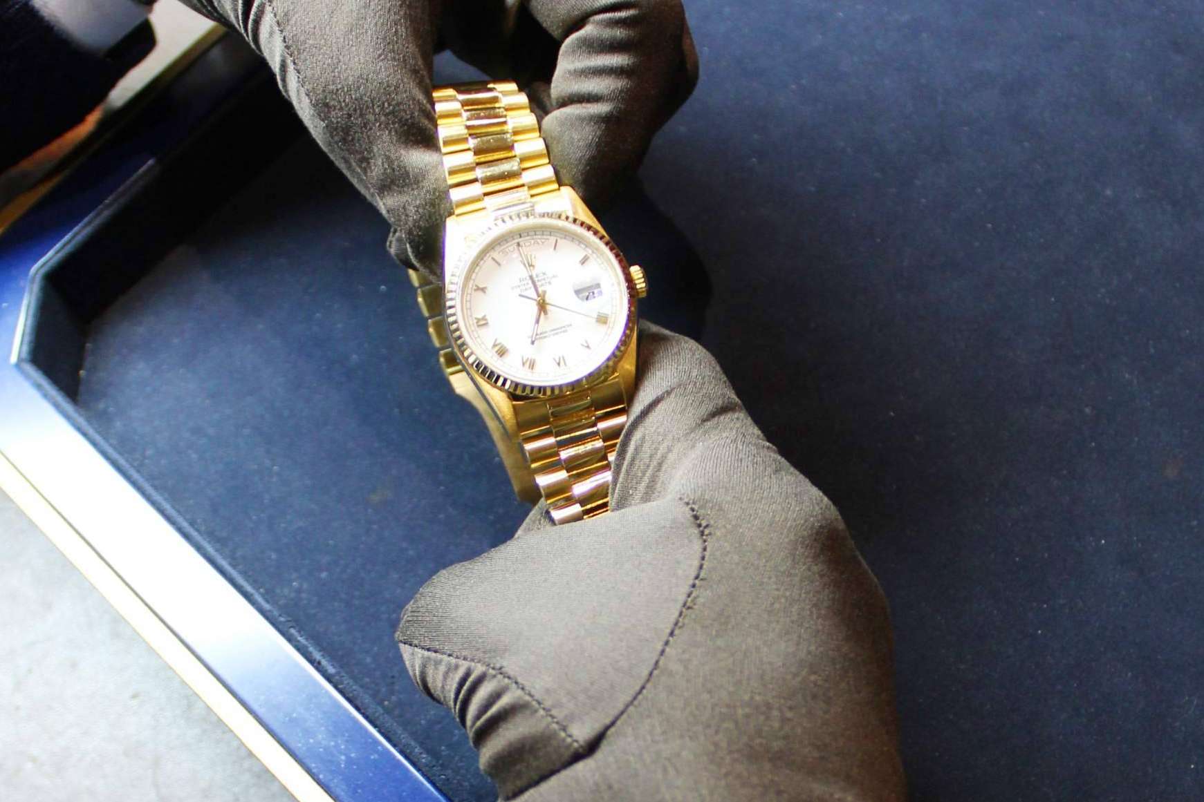Vender relojes y joyas de lujo, de la mano de Bonhill Group