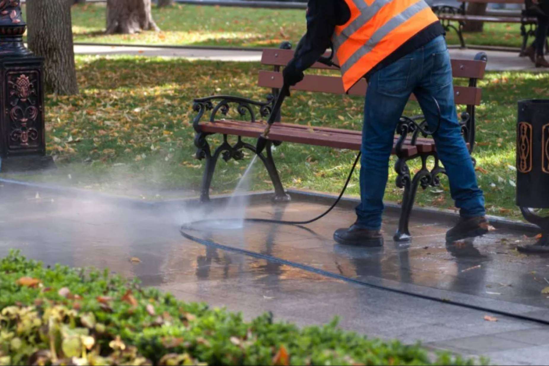 Galvañ Lacados, especialistas en servicios de mantenimiento y limpieza de mobiliario urbano