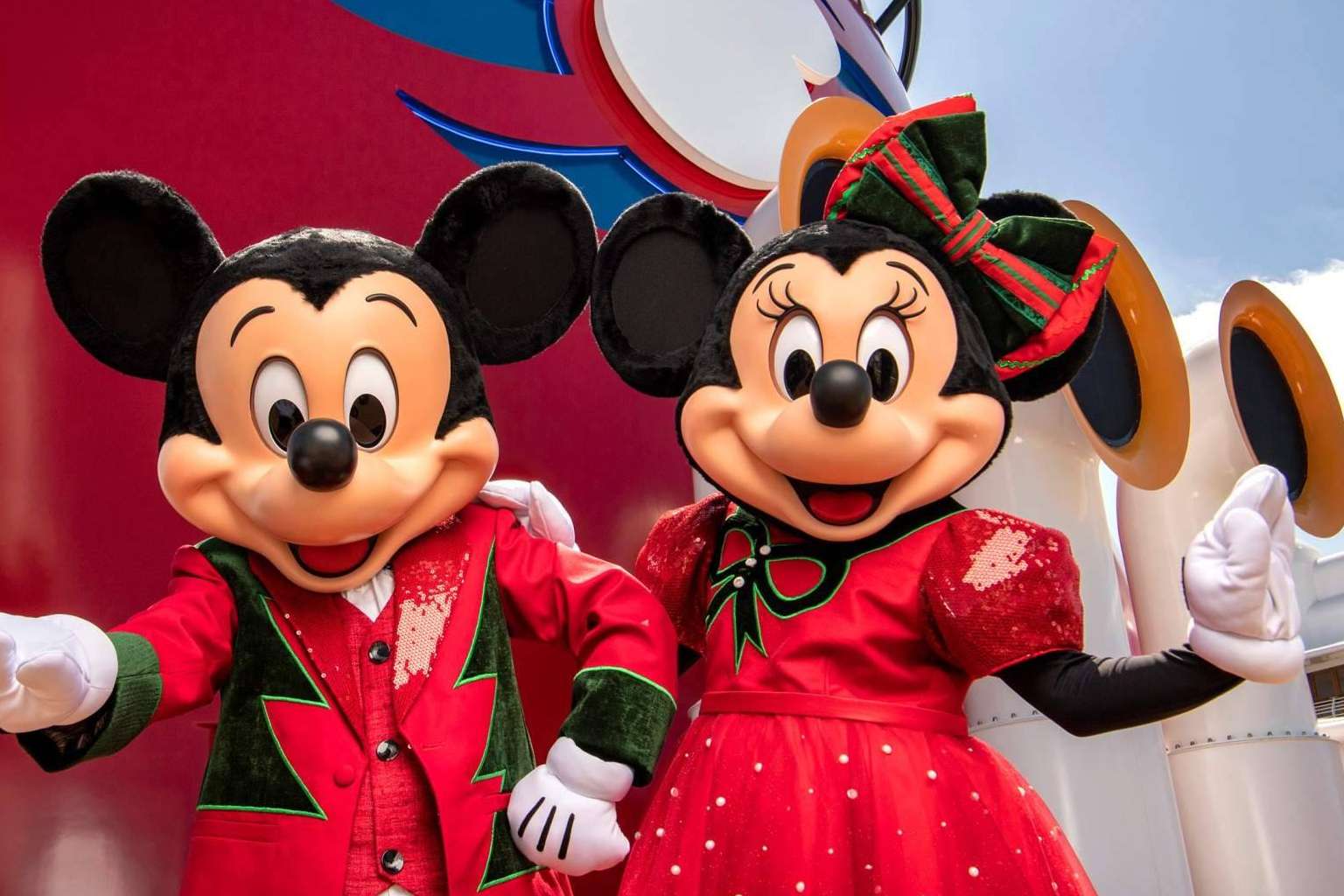 En los cruceros navideños y de Halloween de Disney Cruise Line, diversión y magia