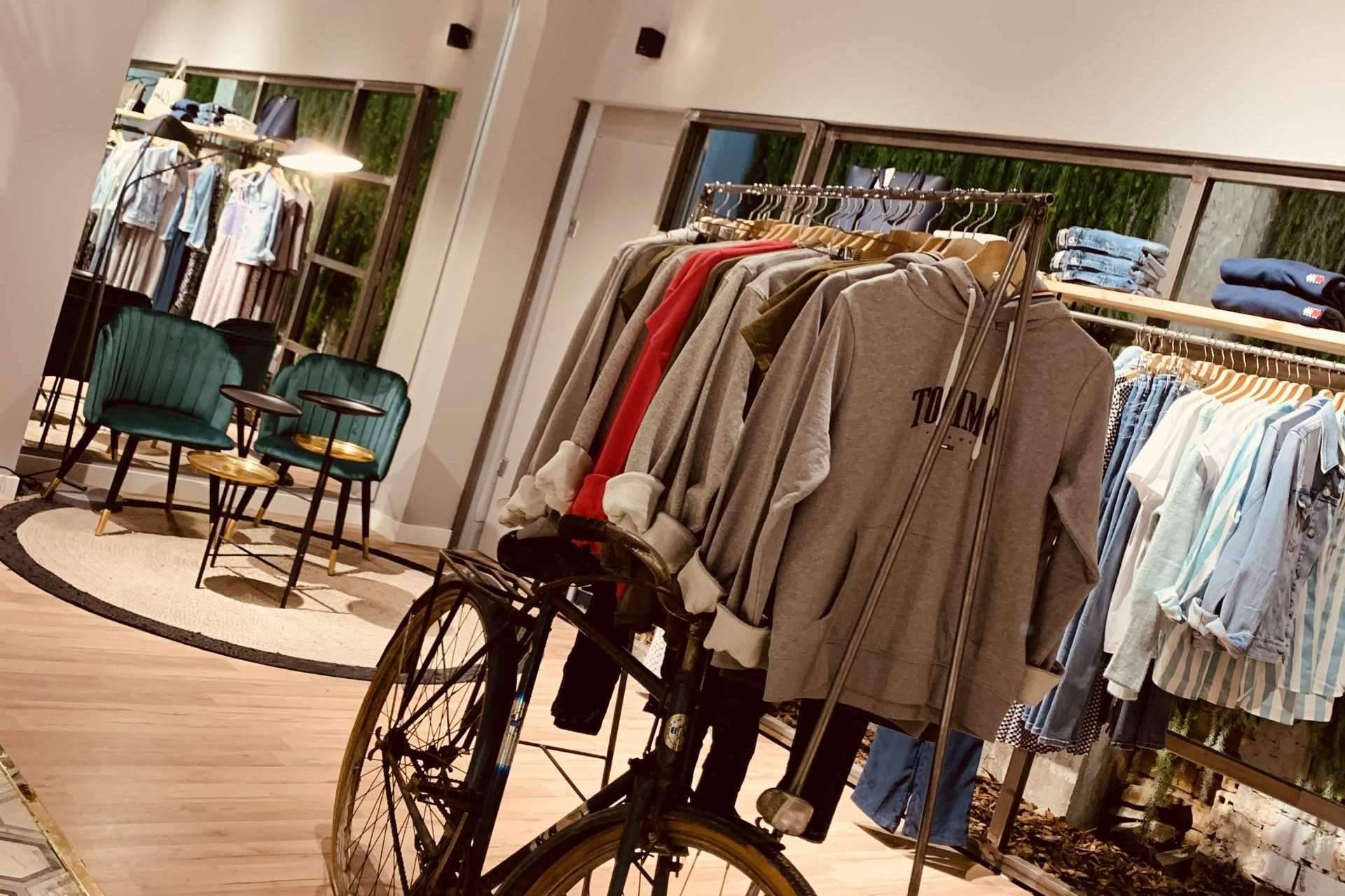 1Best Outlet y la búsqueda de emprendedores para abrir una tienda de ropa