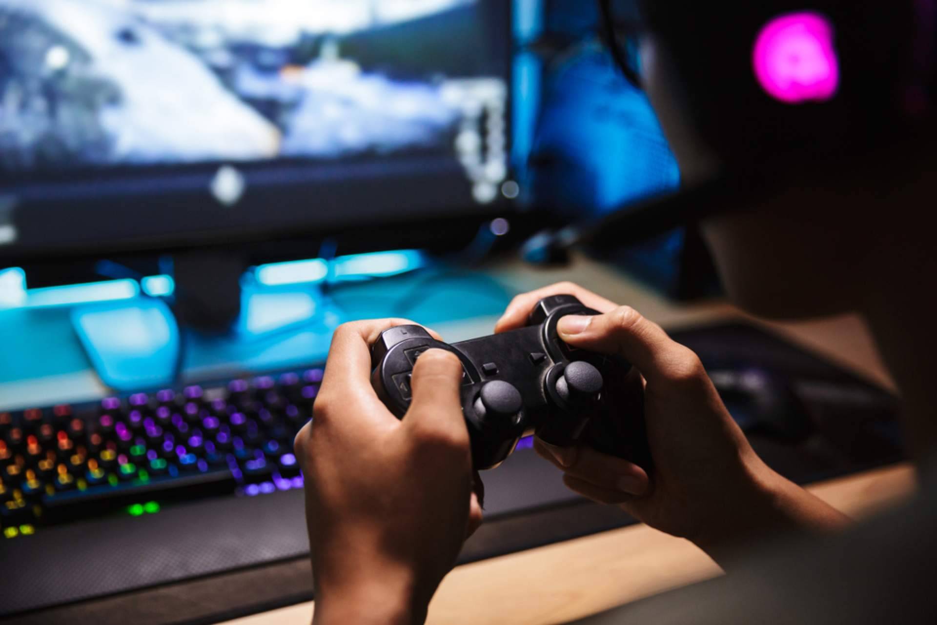 Cuáles son las diferencias entre monitores y televisiones gaming, con TCL