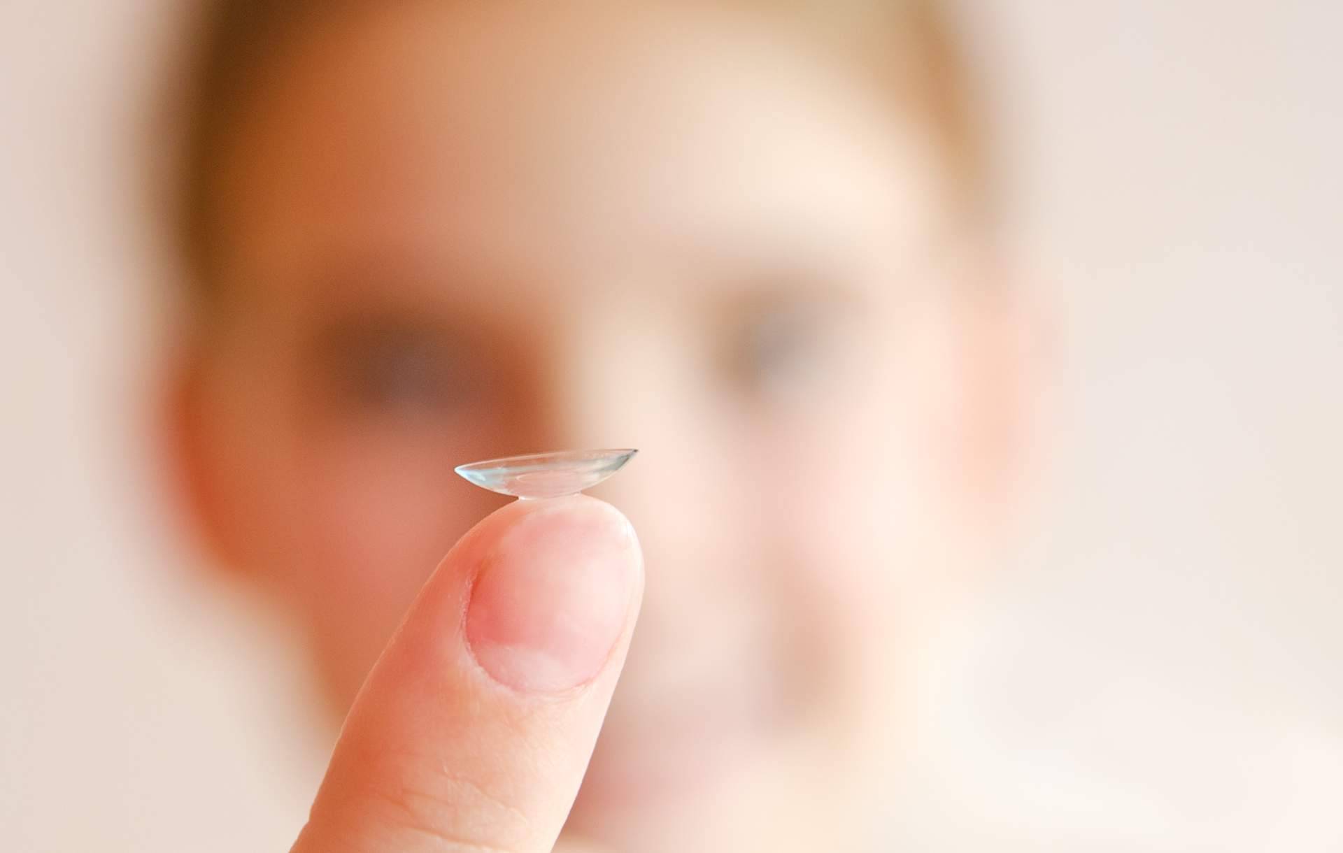 Recomendaciones de los expertos de Lentillasadomicilio.es para aquellos que necesitan lentillas a medida