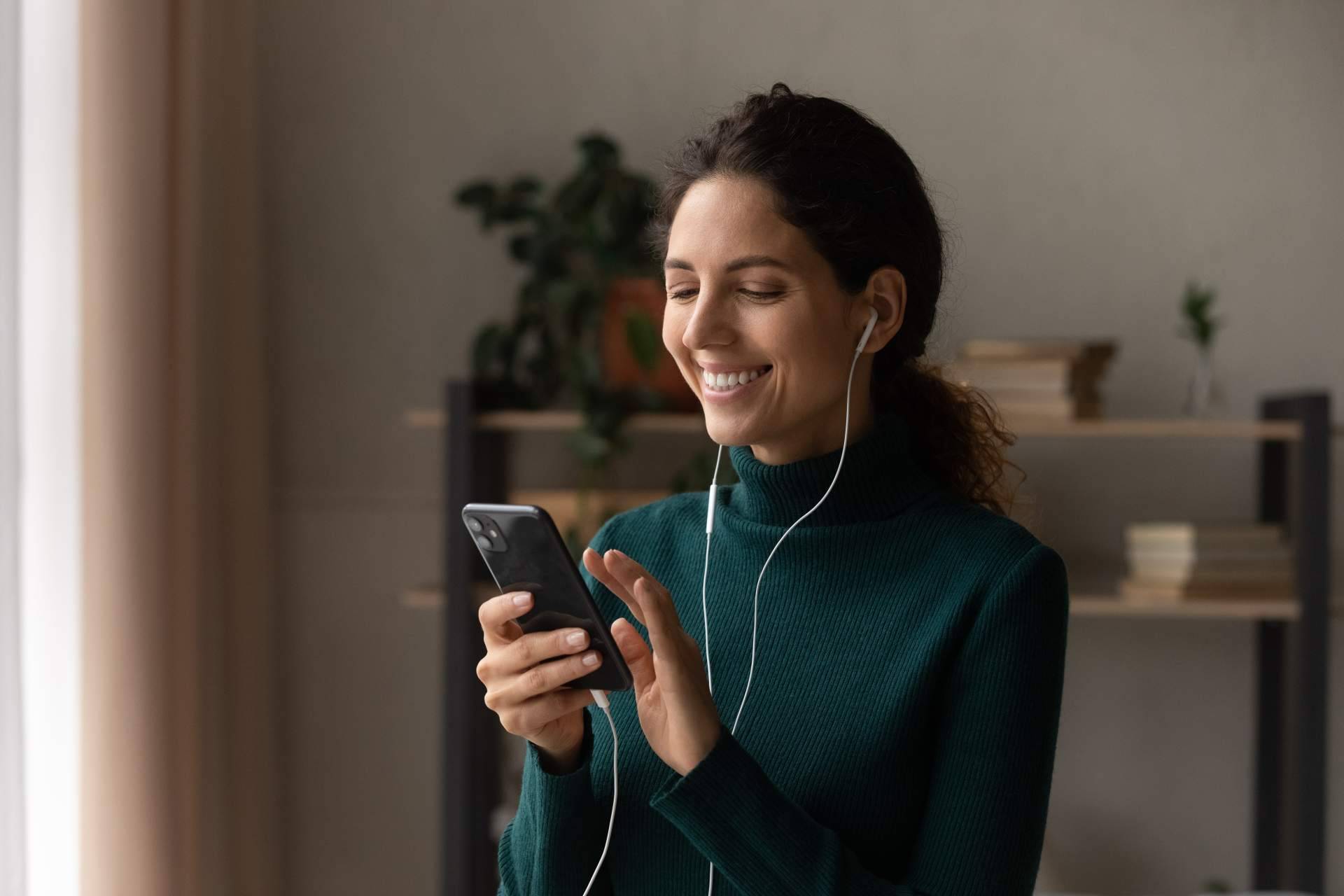 El podcast '3 Generaciones' se sitúa en el ranking 45 de toda España después de un año de su inauguración