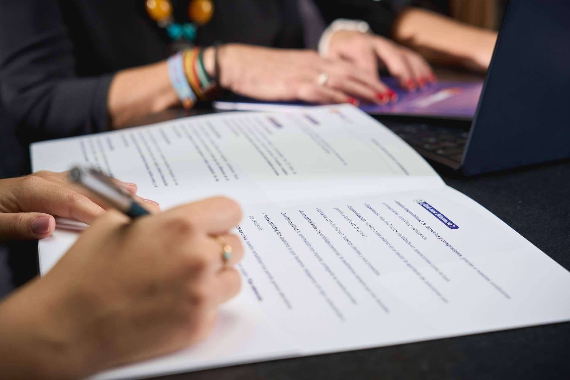 Especialistas en consultoría farmacéutica con ConfiaFarma