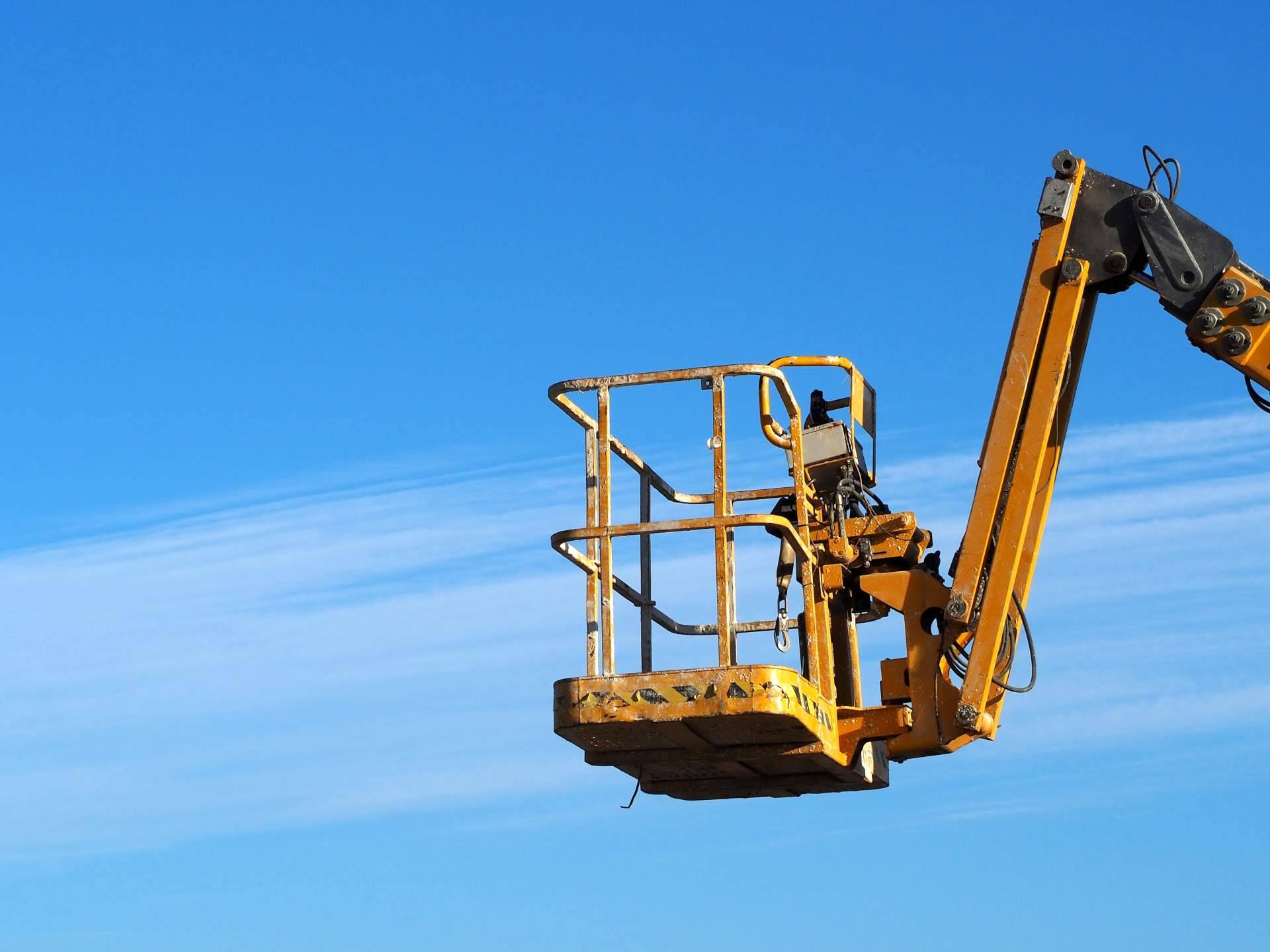 Las ventajas de alquilar una plataforma elevadora con Equipzilla, una alternativa por la que cada vez apuestan más profesionales