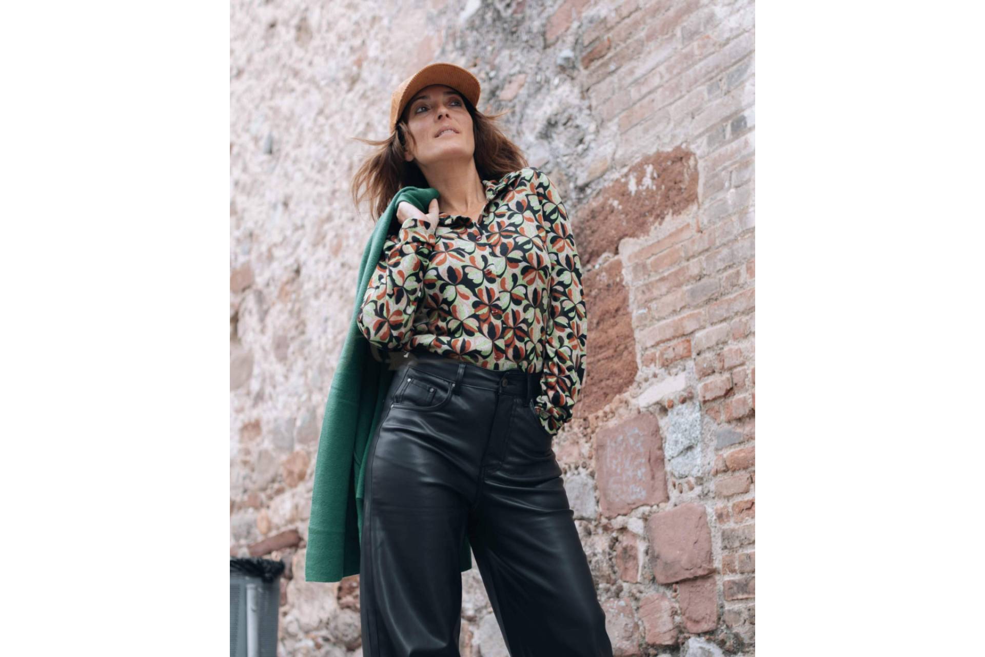 Prendas elegantes y versátiles en una tienda online de ropa