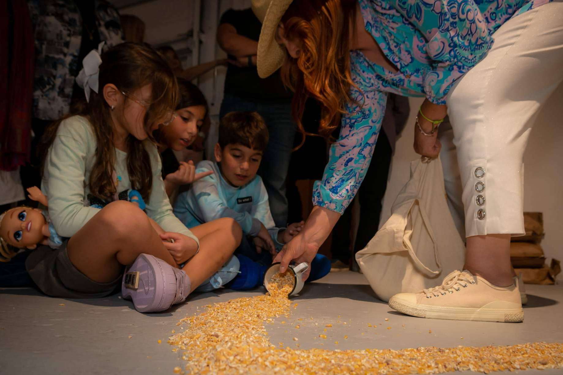 Performance 'Chickens Eating Peace' ha estado presente en el VIII congreso internacional 'Fugas e Interferencias' en Vigo