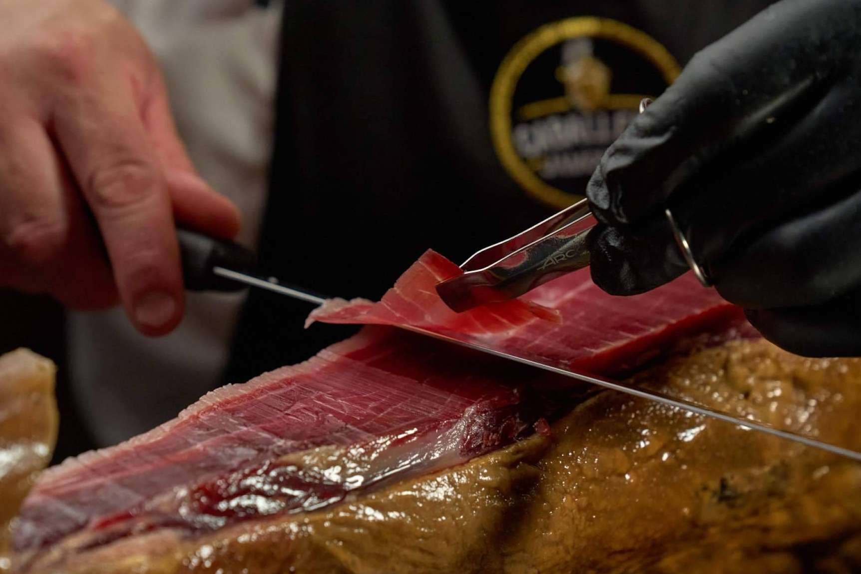 ¿Dónde encontrar jamón bellota 100% ibérico? Jamones Caballero