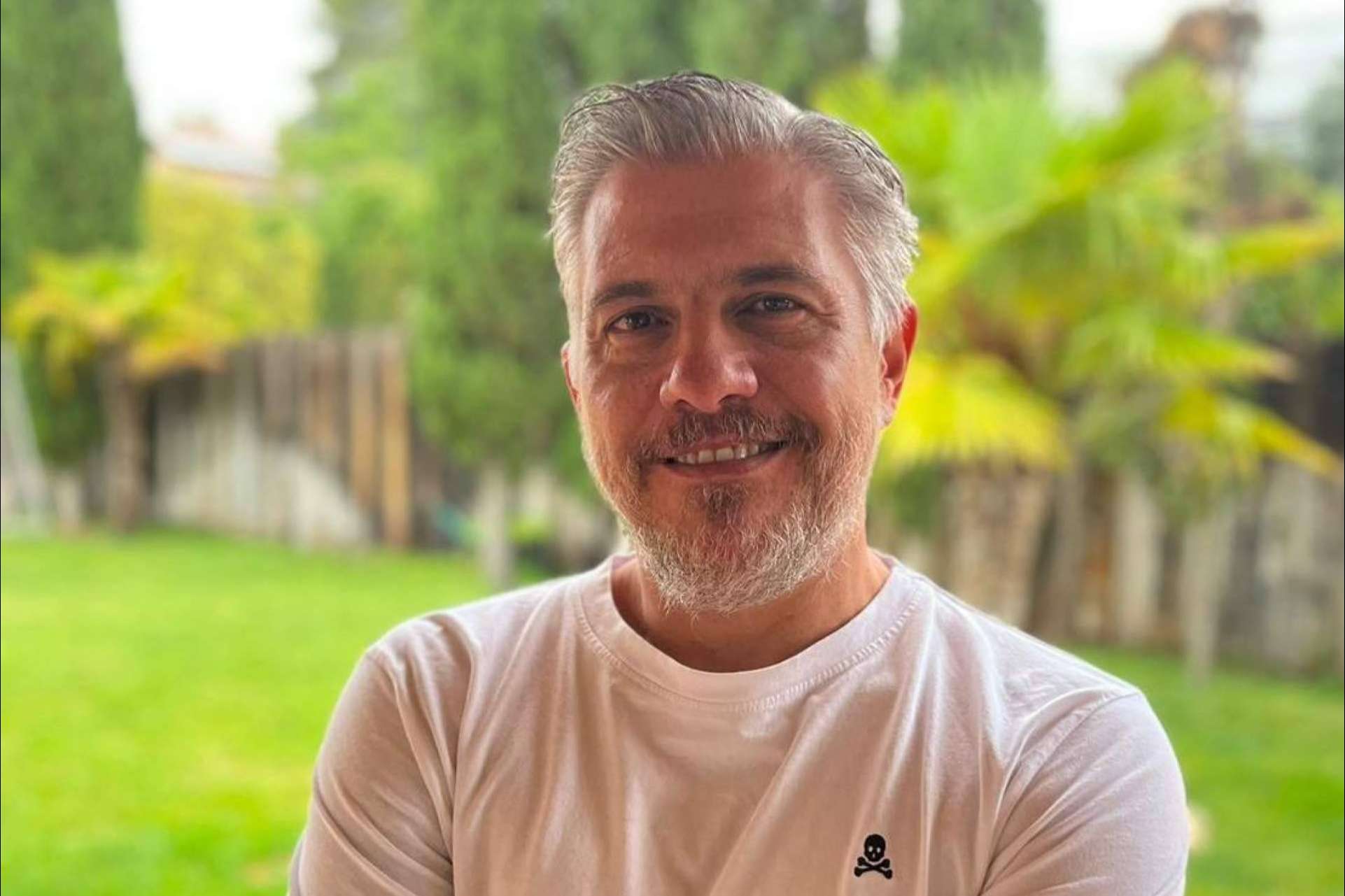 Todo lo que hay que saber sobre 'A orillas del Aqueronte', una obra que relata una vida de sacrificio y esfuerzo vital así como de éxitos y superación personal