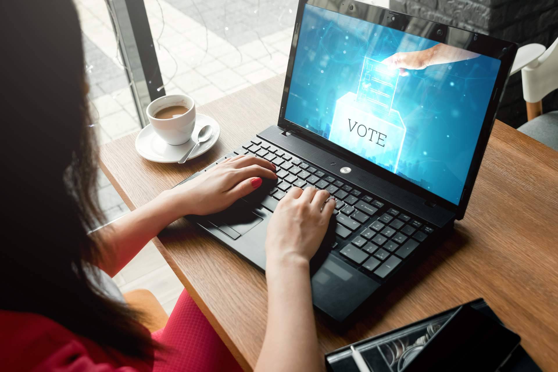 Votación online mediante internet, con Custom Vote