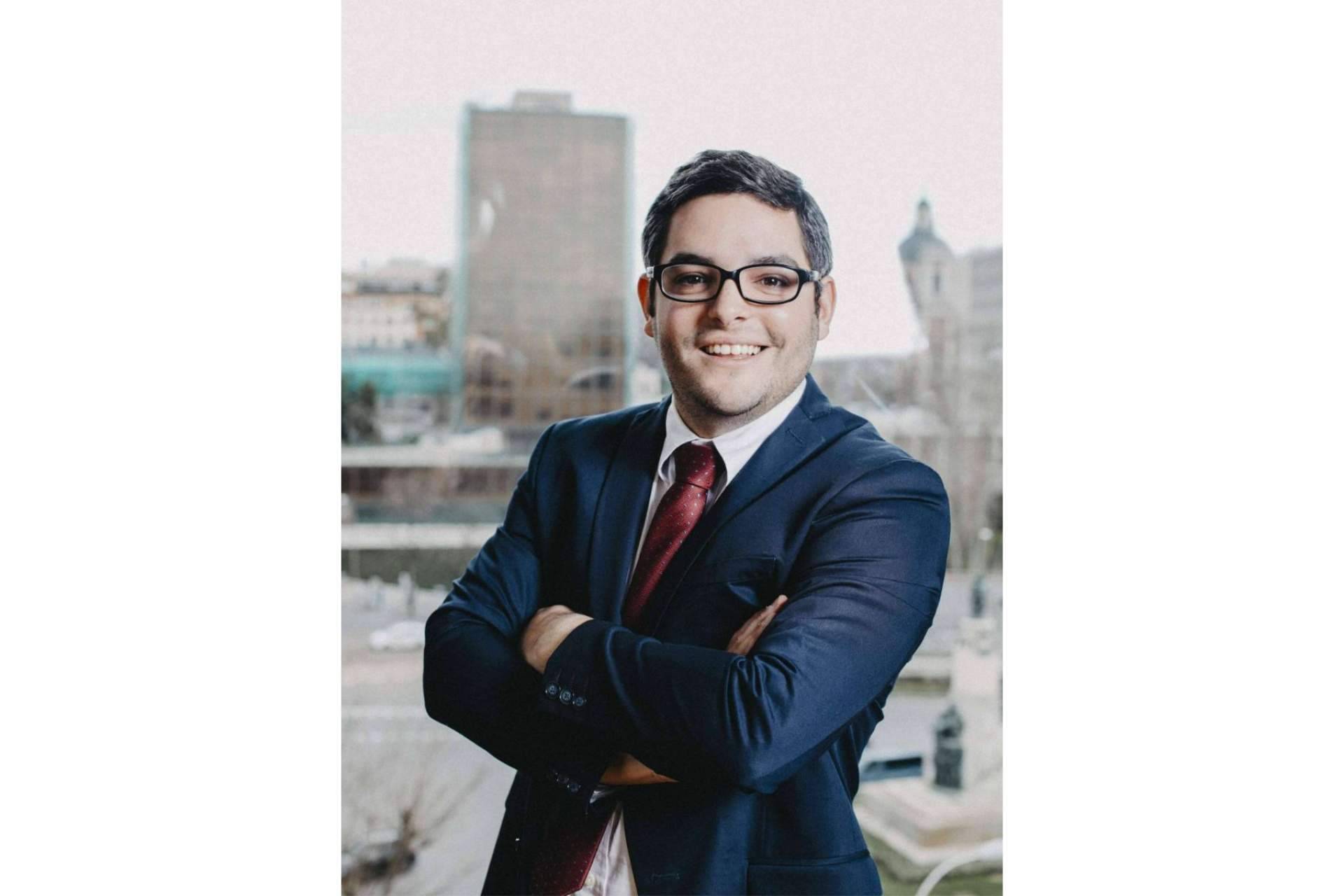 Alejandro Millán concede una entrevista sobre su servicio de planificación financiera y la importancia de empezar lo antes posible
