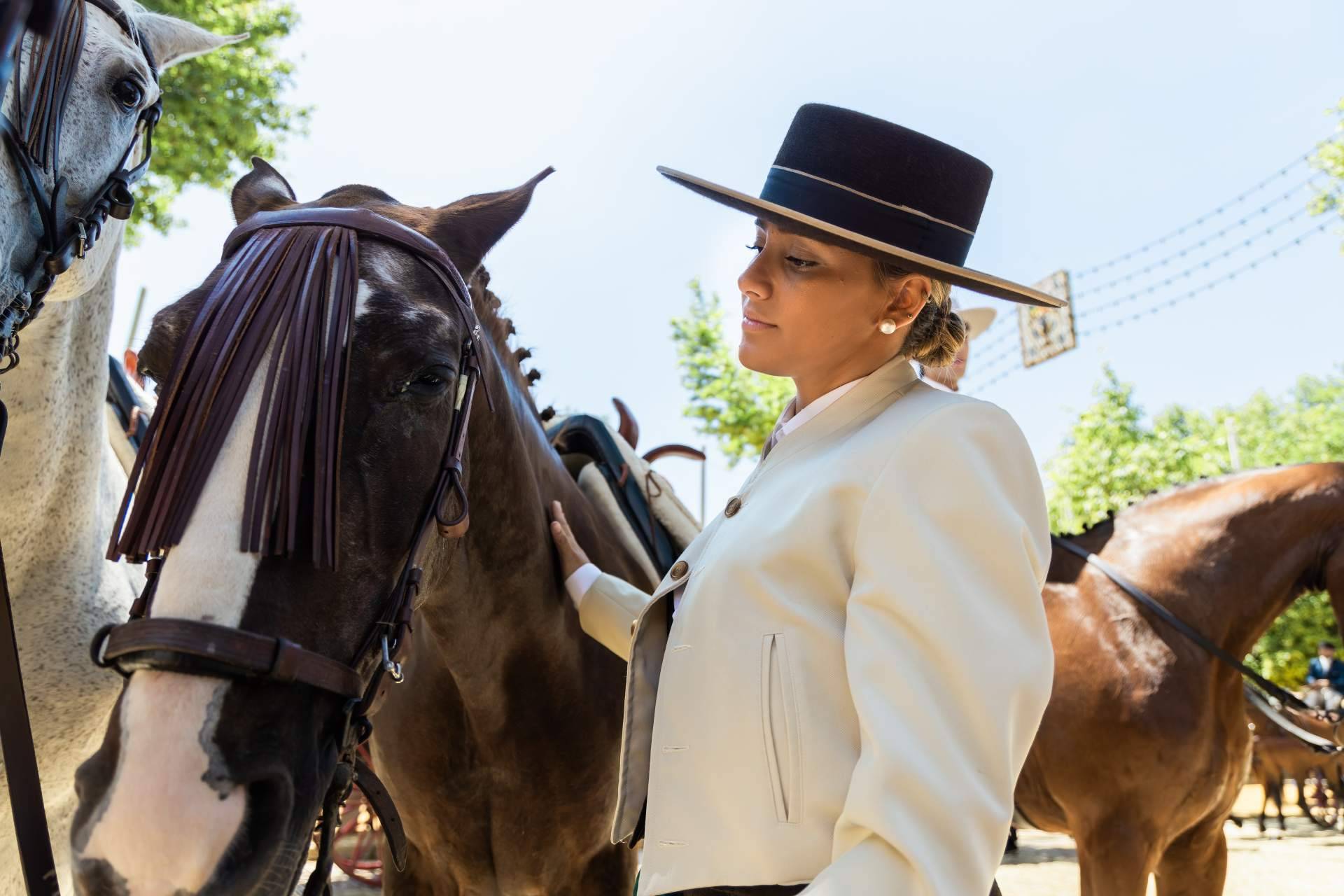 La elegancia del sombrero cordobés en Viva La Feria; un icono de tradición y estilo andaluz