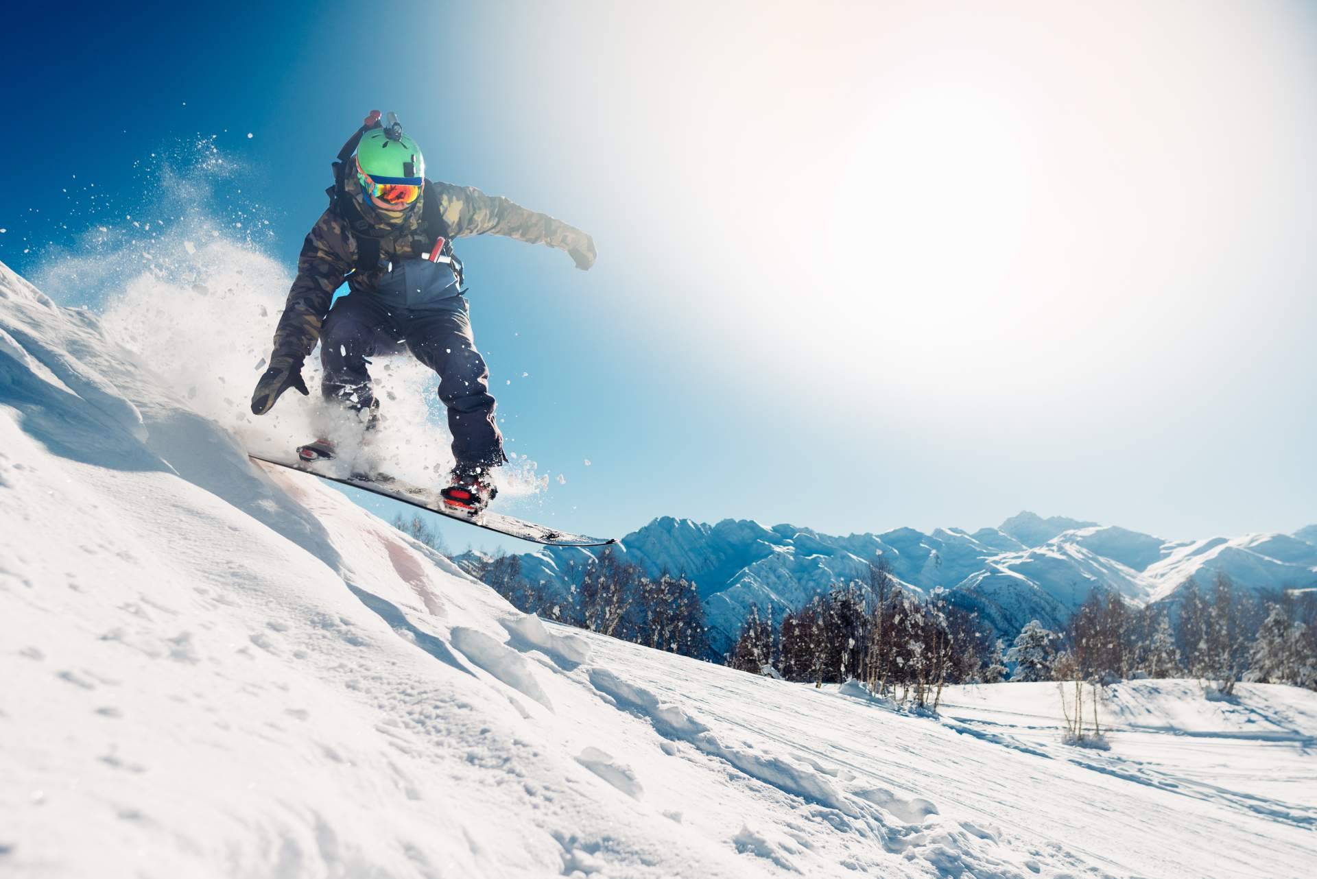 Todas las ventajas de las clases de snowboard para niños en Sierra Nevada Adventure & Ski