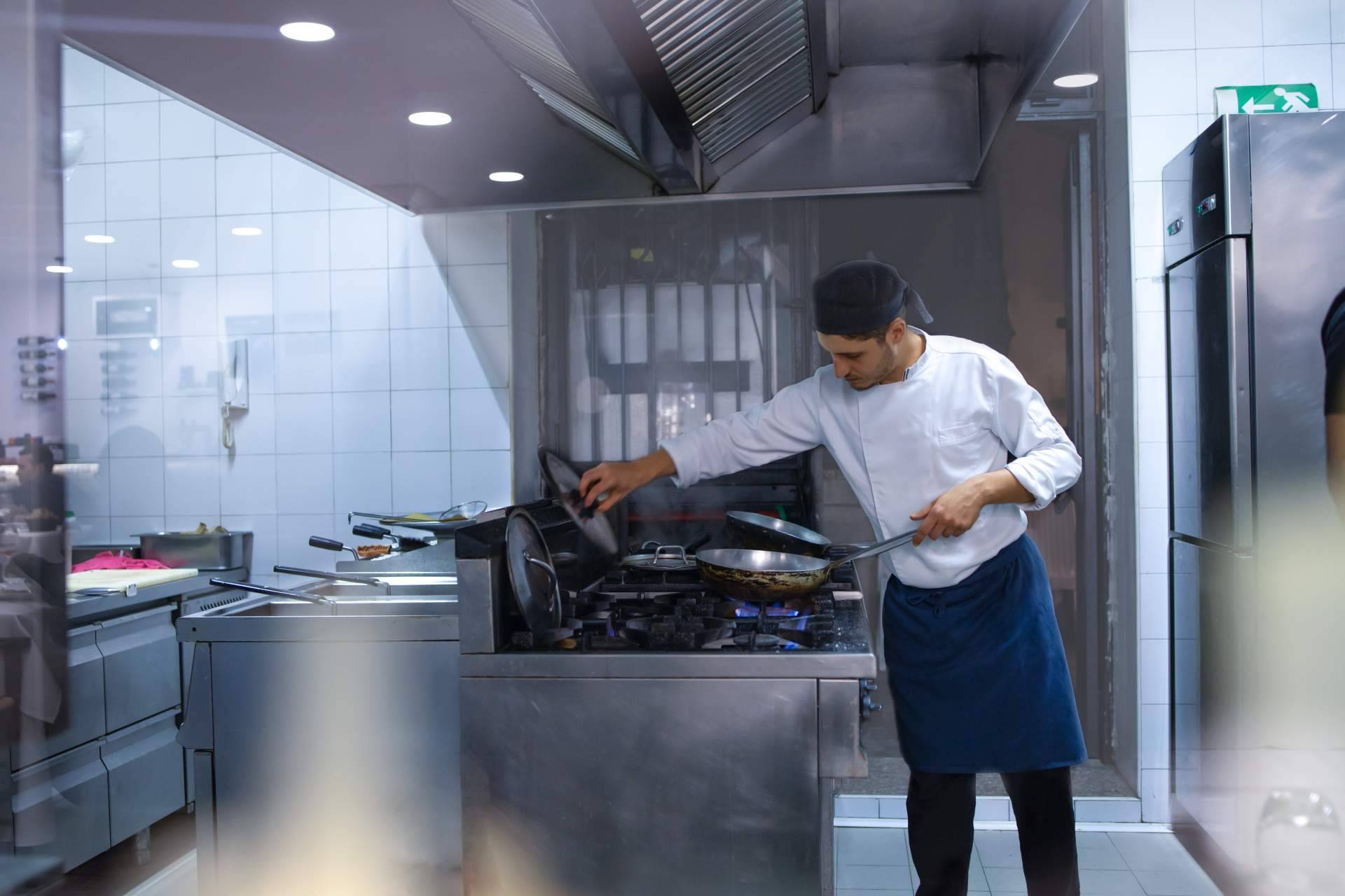 Taztú y su equipo de especialistas en proyectos de restauración