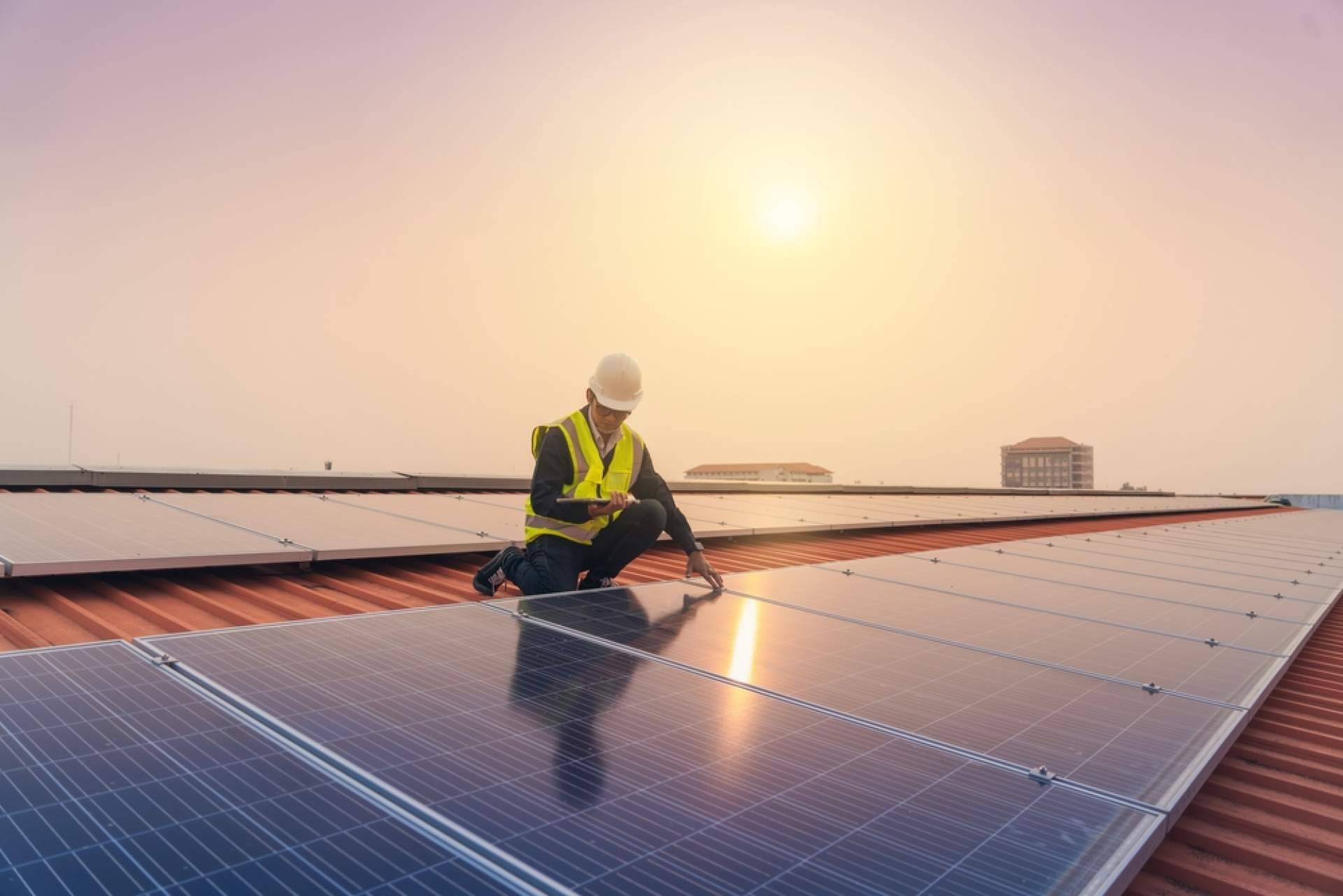 Instalación y mantenimiento de placas solares de la mano de Acierta Eficiencia