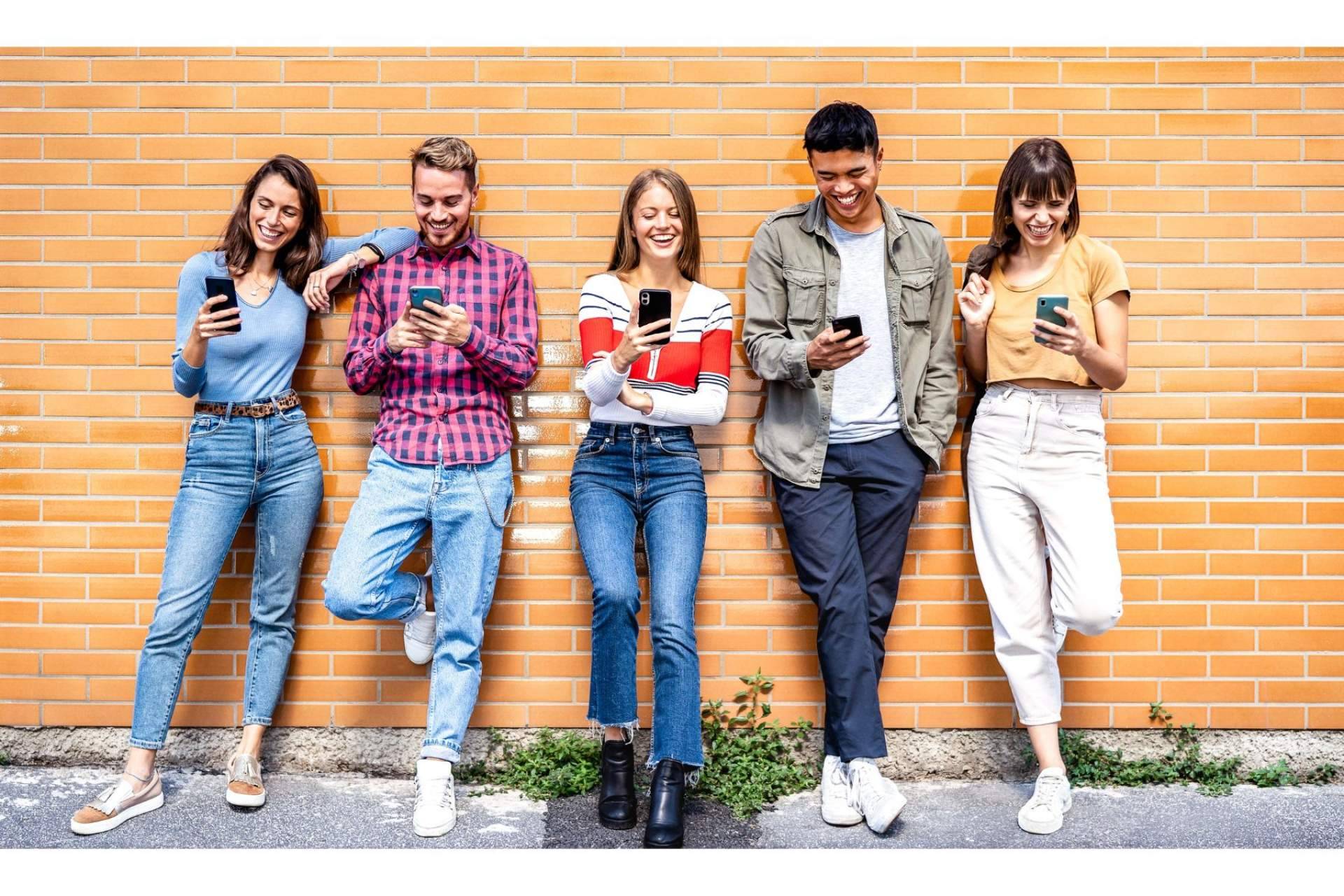 Seguir las tendencias actuales gracias a los servicios de marketing de influencers y kit digital de Ingenium Marketing