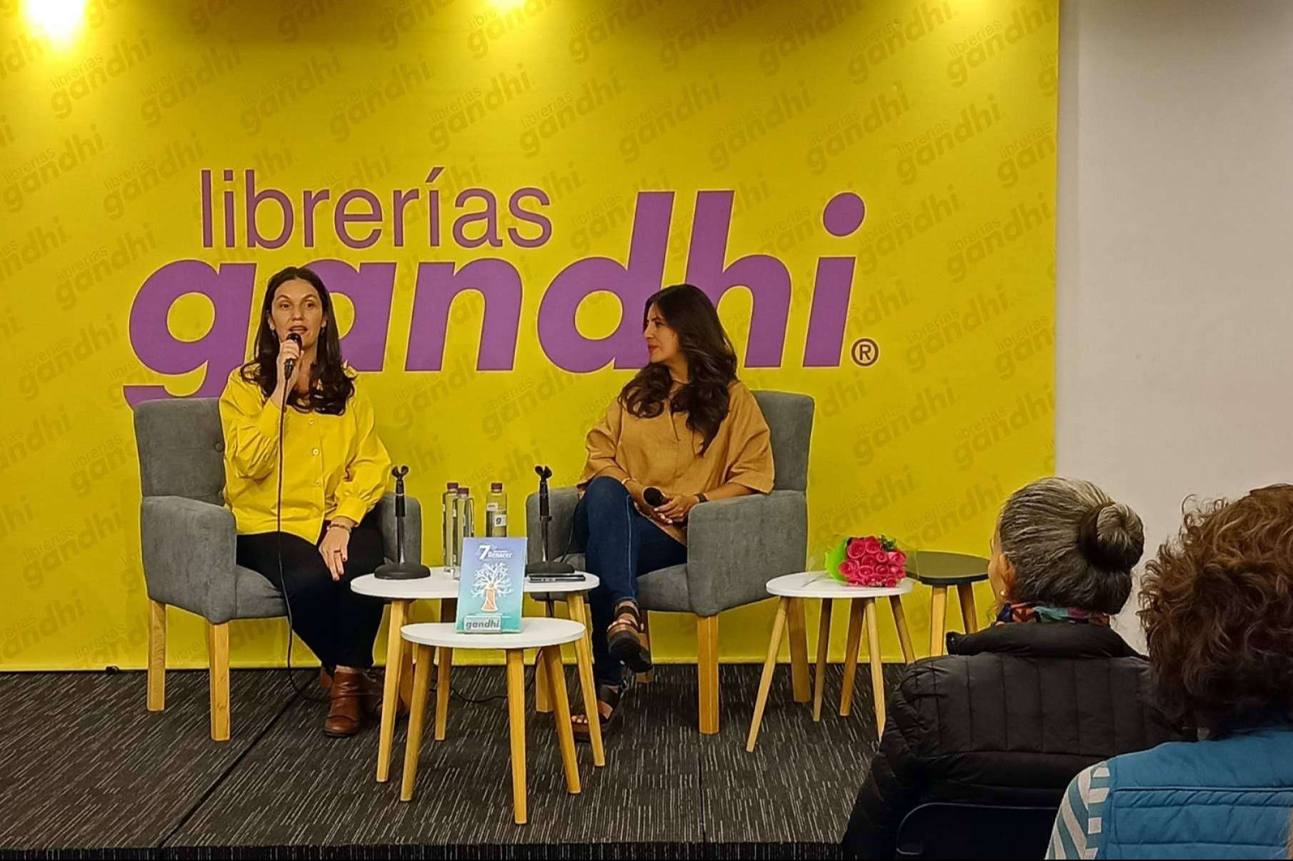 El libro '7 semanas para renacer' de Cris Koro triunfa en México con una gran acogida del público