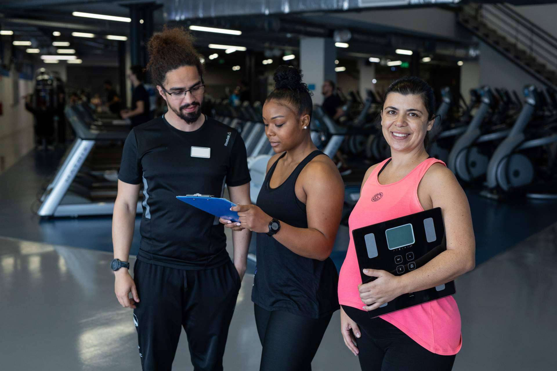 Las ventajas de un gimnasio con entrenador personal como VivaGym