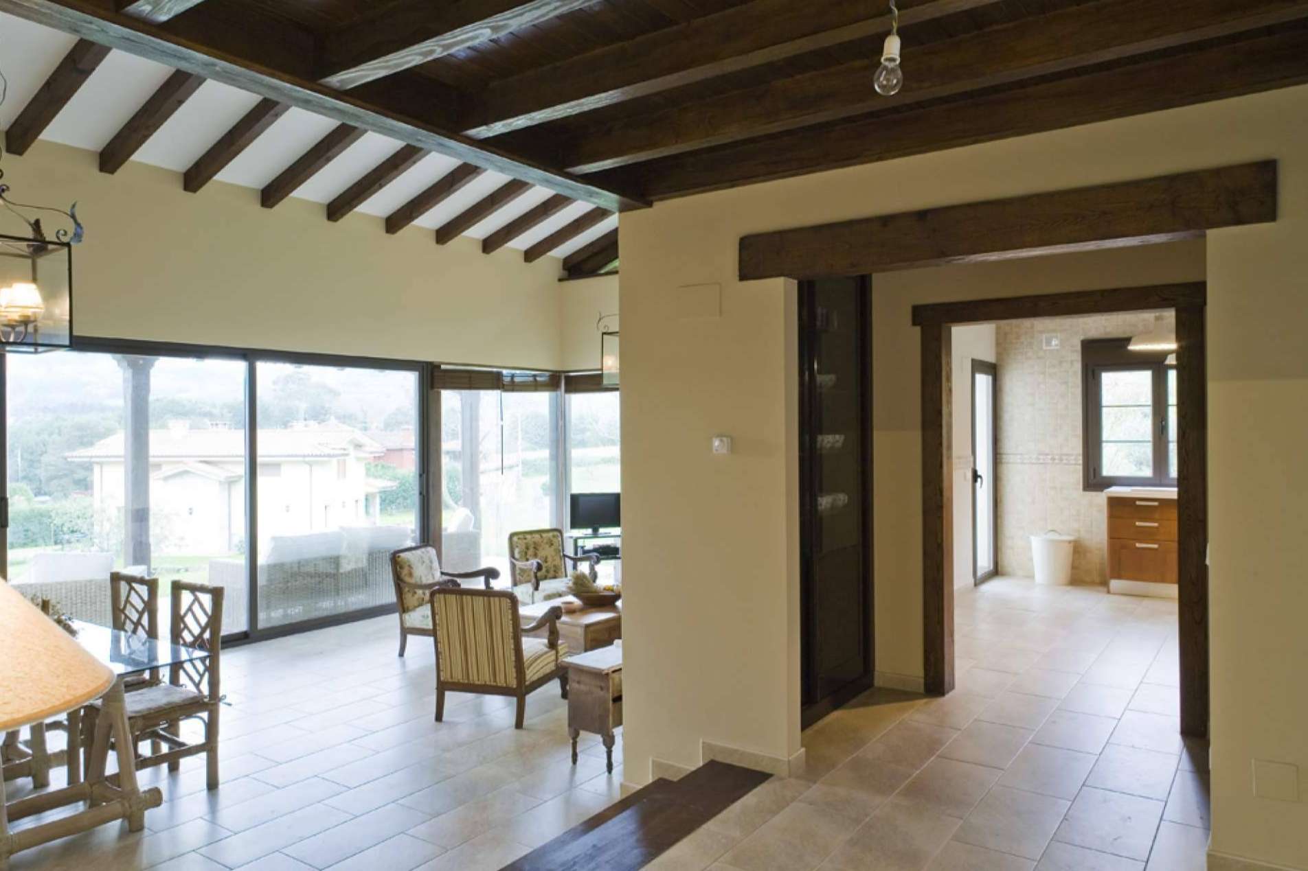Estrategias detalladas para reducir costes al construir una vivienda unifamiliar