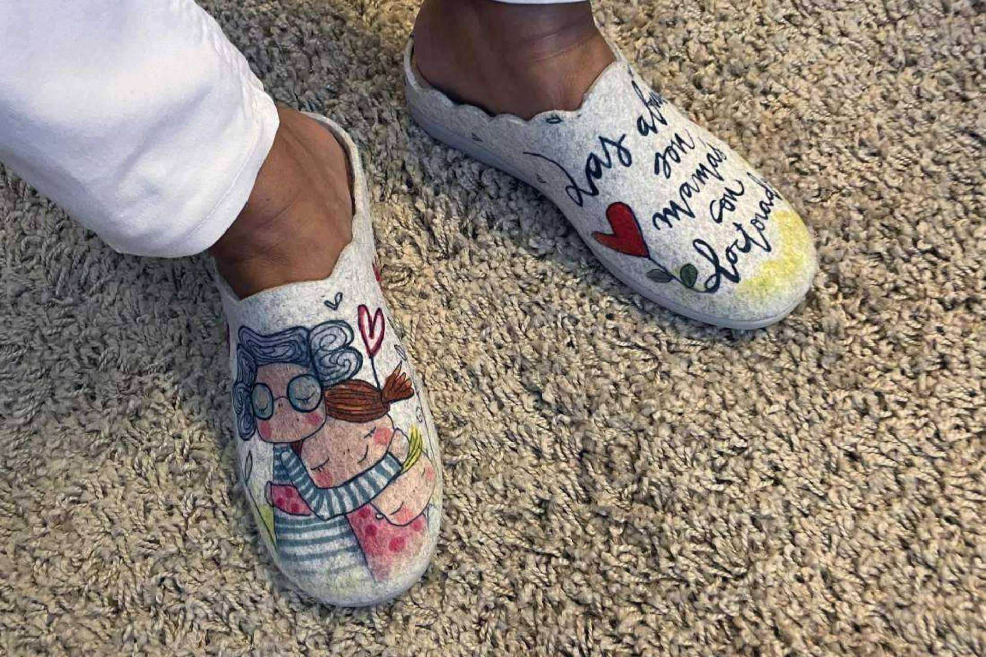 Un regalo perfecto para las abuelas en Navidad son las zapatillas de Vivant
