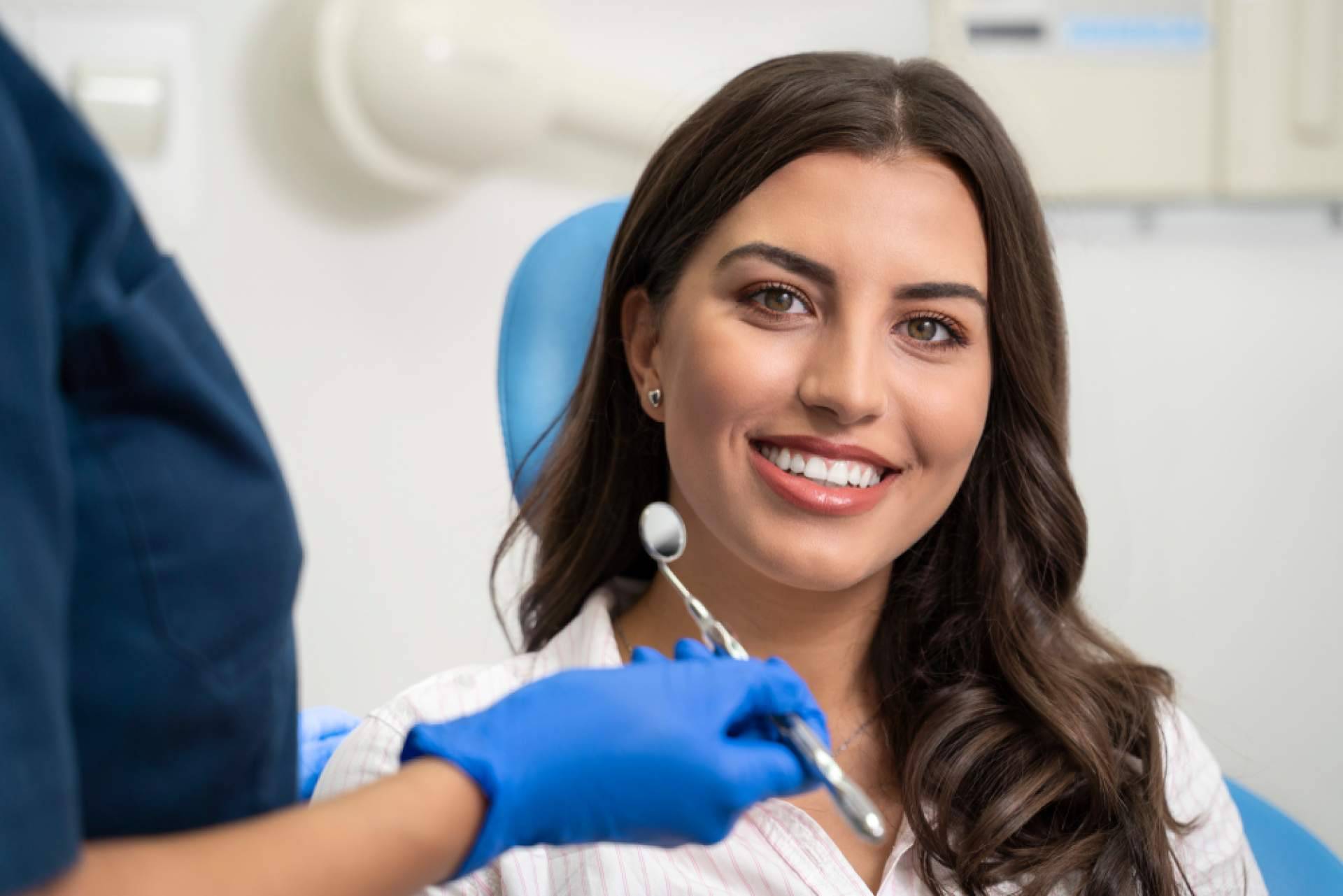 Cuáles son las ventajas de los dientes limados para carillas, por Carlos Saiz Smile