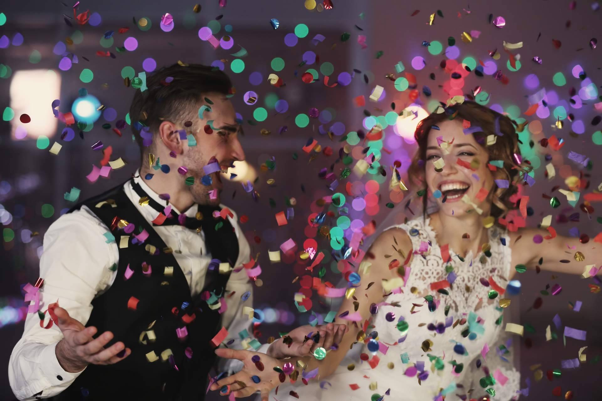 El servicio de la agencia Peculiar para contratar cantantes famosos para bodas