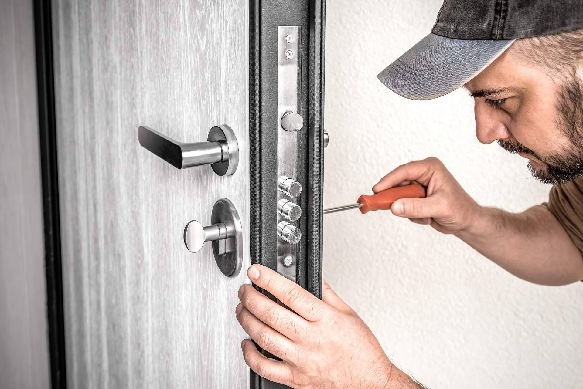 Servicios de alta calidad con Soluciones González, unos cerrajeros en Benidorm