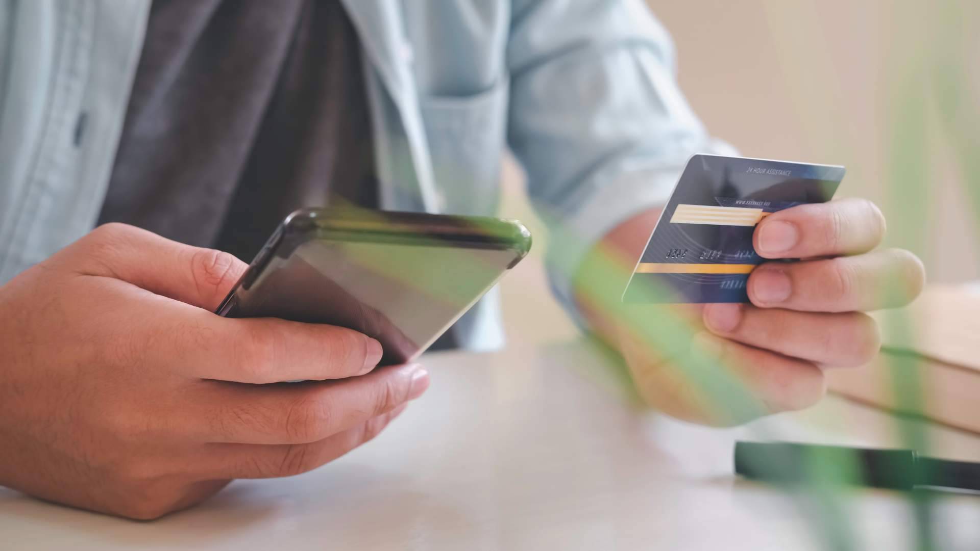 Controlar las finanzas con la autogestión de tarjetas financieras de AK Digital, una alternativa eficiente