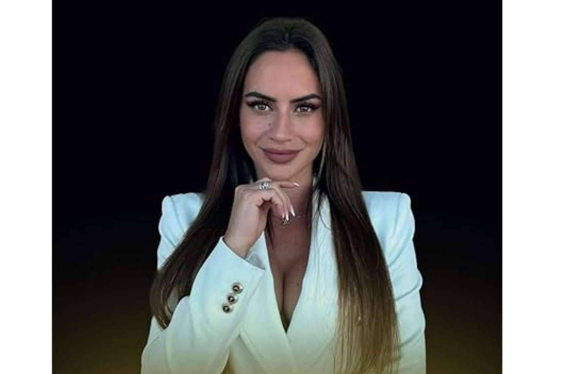 Carlota Sabina con Piquer Editorial ha publicado el best seller 'De camarera a millonaria'