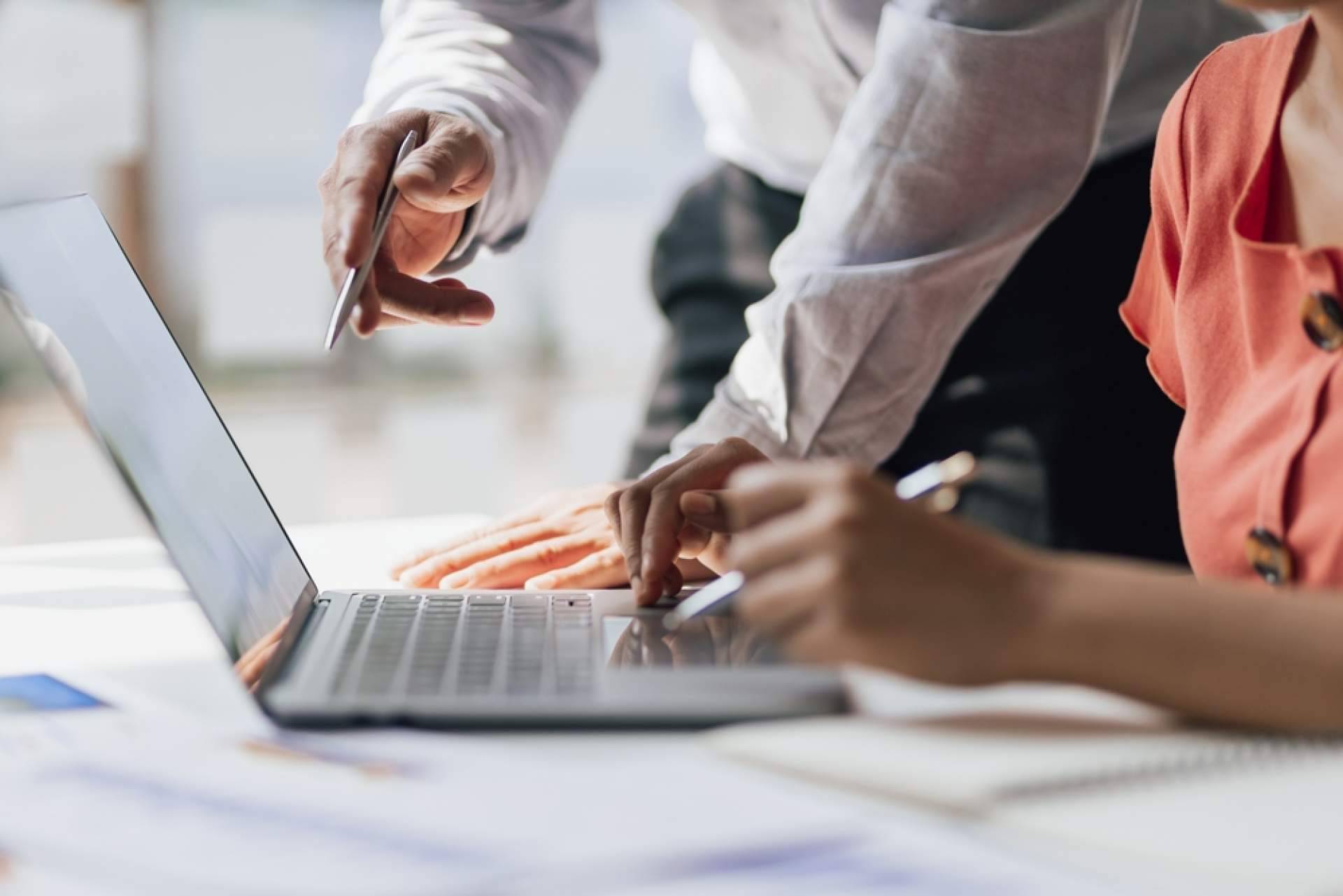 Reinventar las operaciones con herramientas de análisis financiero, por Altair