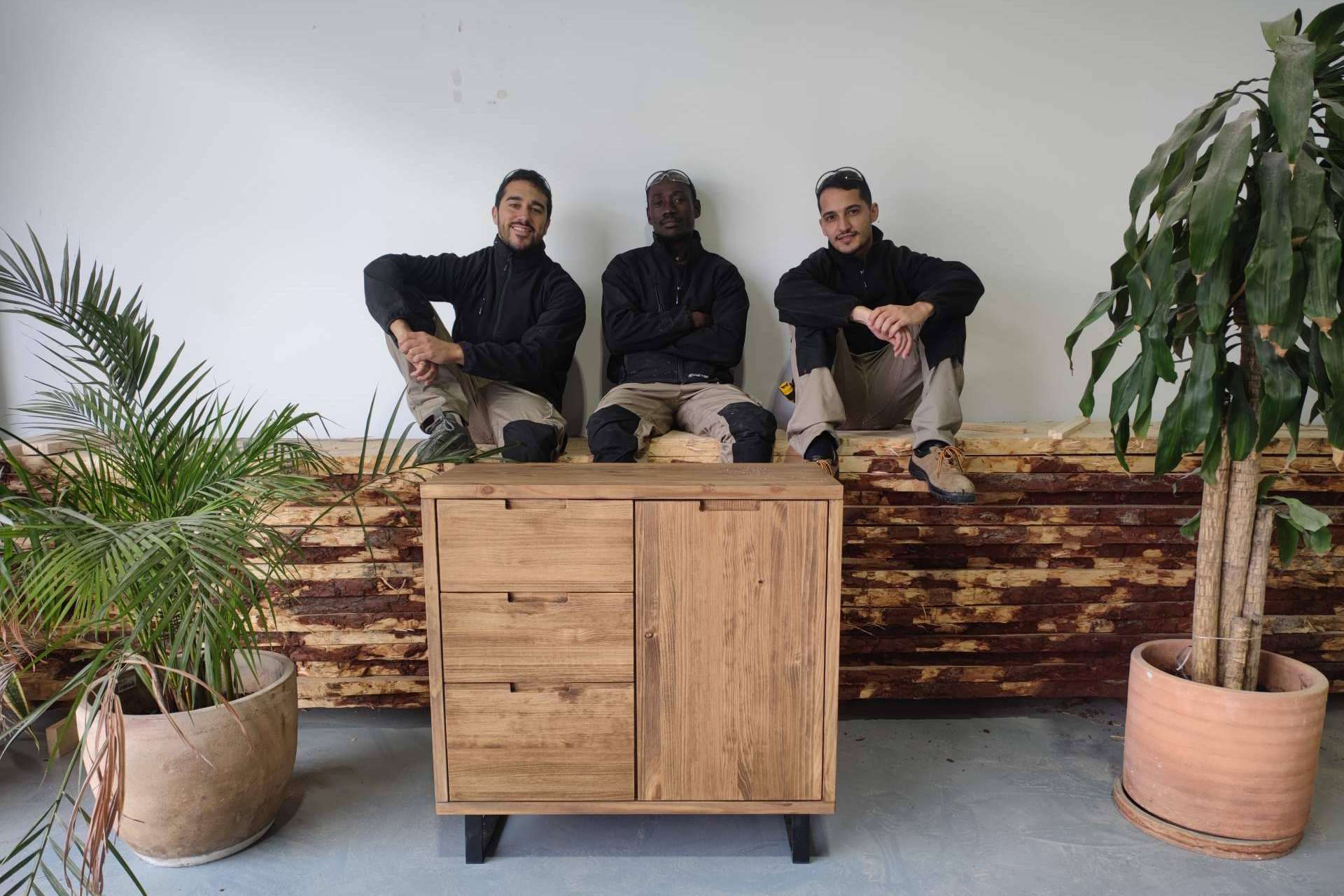 La firma de muebles de madera maciza en tendencia, Ekström Furniture, se instala a Badajoz