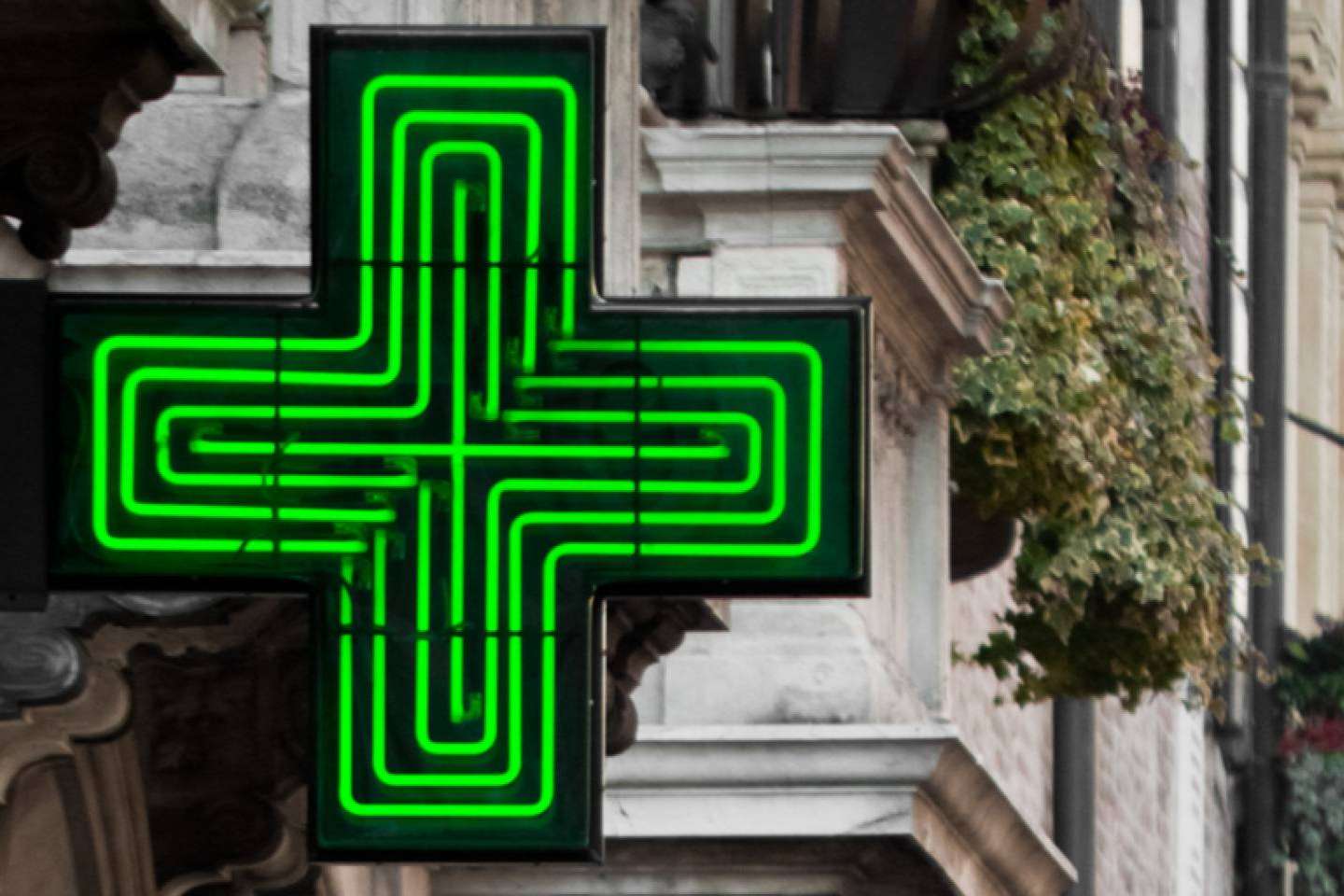 Una inversión que mejora la calidad de vida de la población son las farmacias en áreas rurales