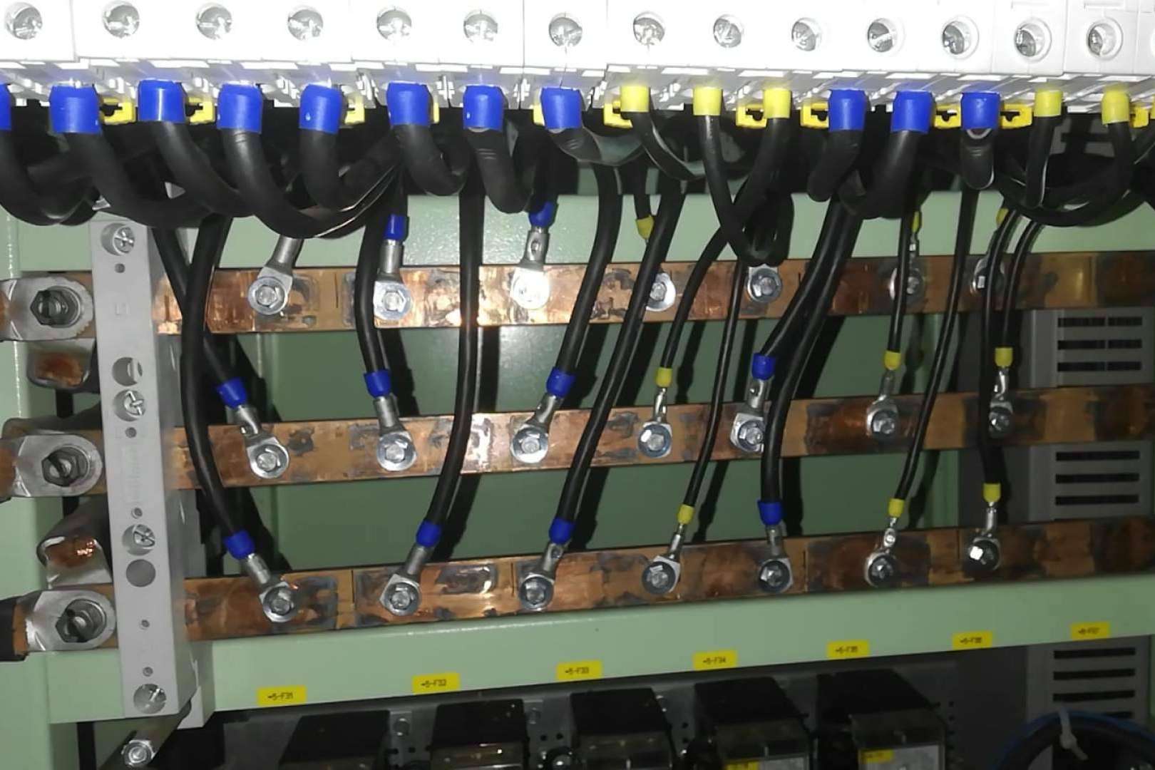 Cireval Electrónica lleva a cabo el mantenimiento de barcos cerca de la Marina de Valencia