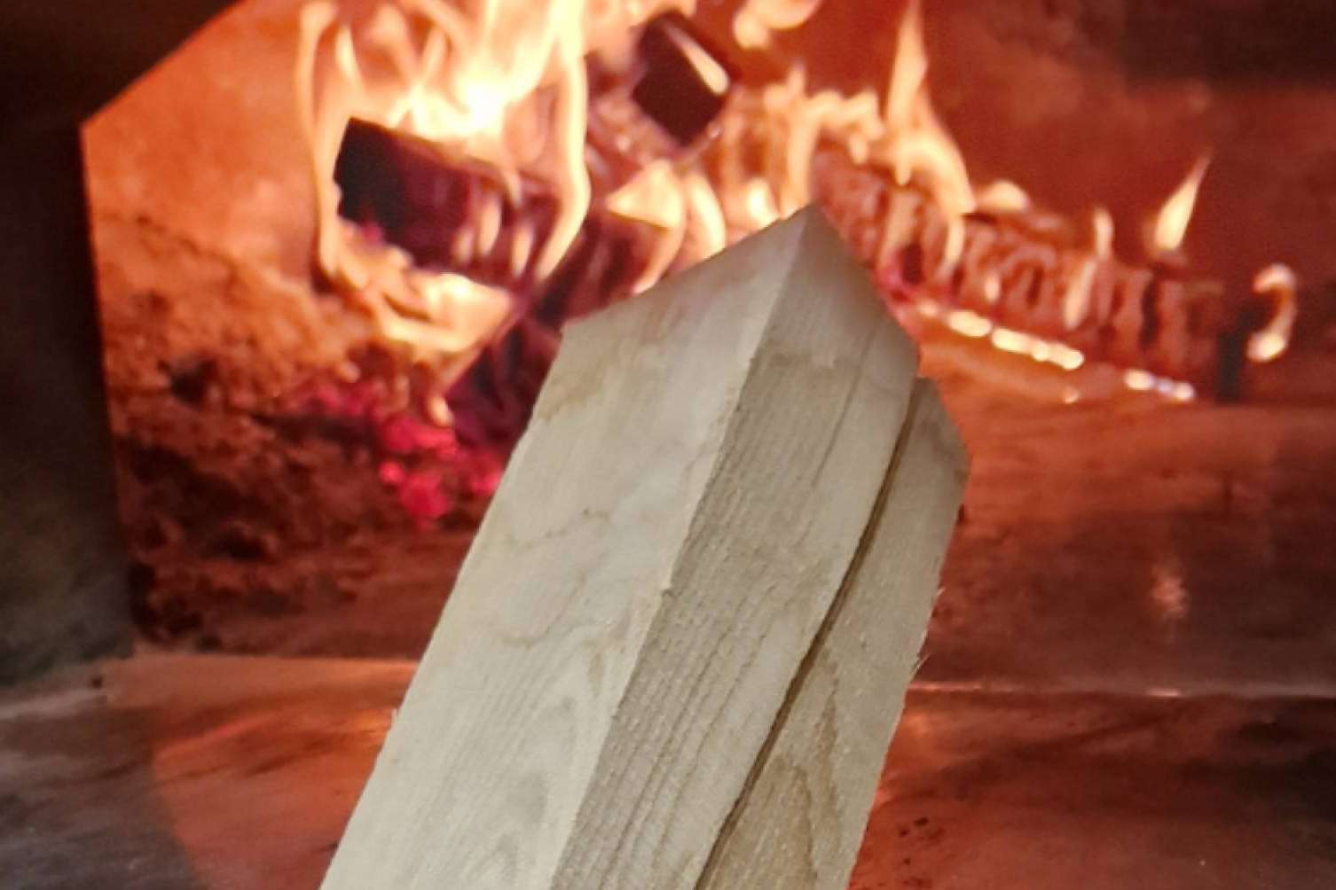 La leña de haya es un producto ideal para los hornos de pizzerías napolitanas