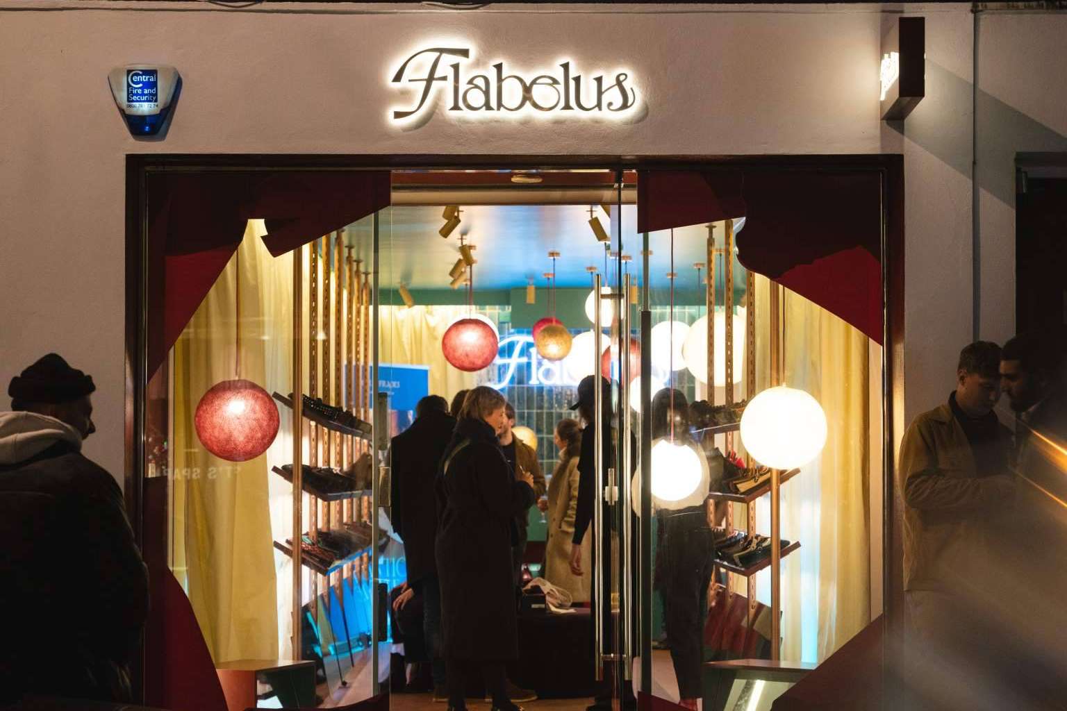 El aterrizaje de Flabelus en Londres a través de su gran apertura de tienda