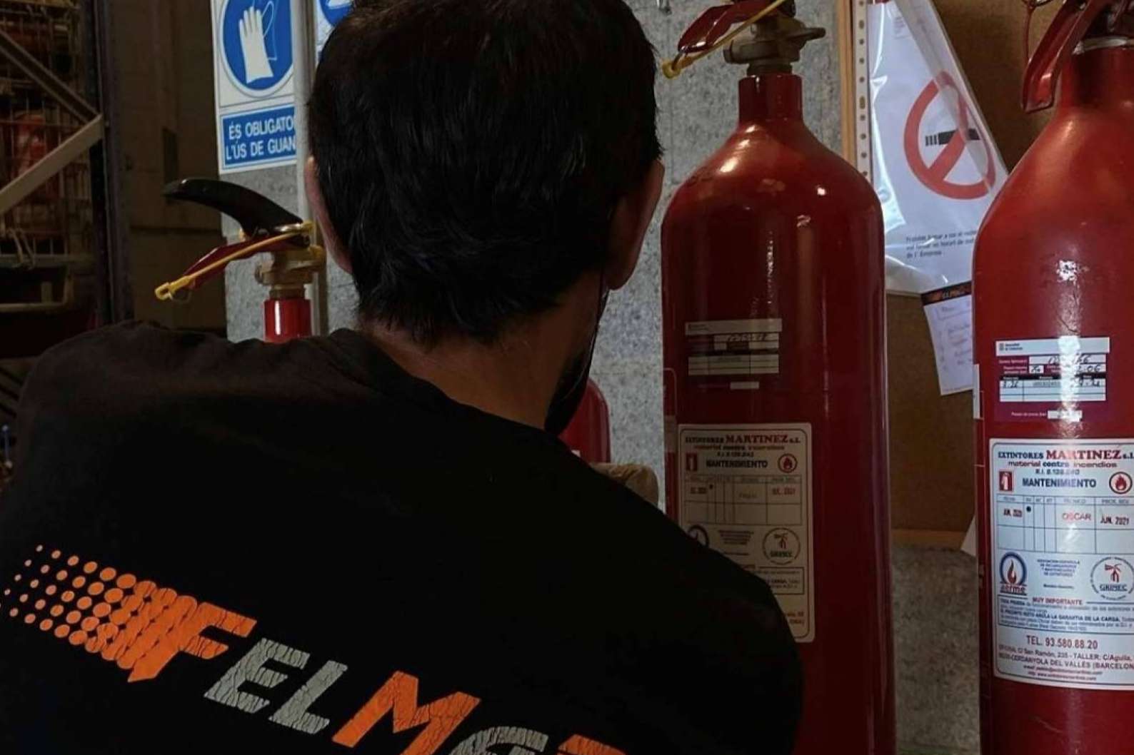 Gasos Felmar lleva toda una vida con la recarga y retimbre de extintores de CO2, polvo ABC y agua
