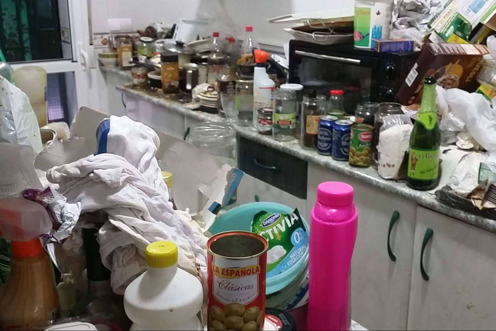 Cientos de kilos de basura, cero miedo; el día a día de los limpiadores extremos