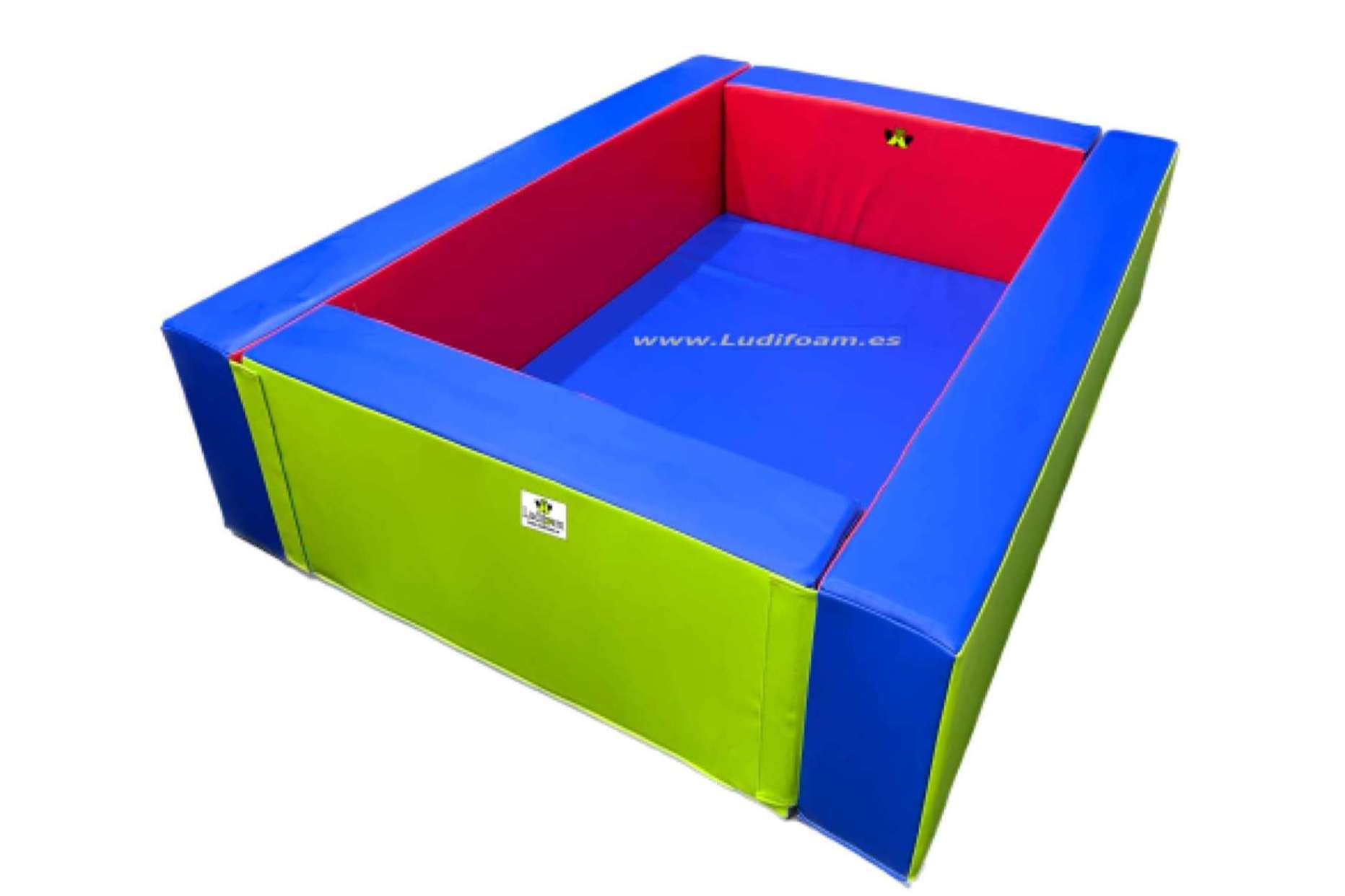 Ludifoam cuenta con piscinas de bolas y protectores acolchados que favorecen al desarrollo infantil