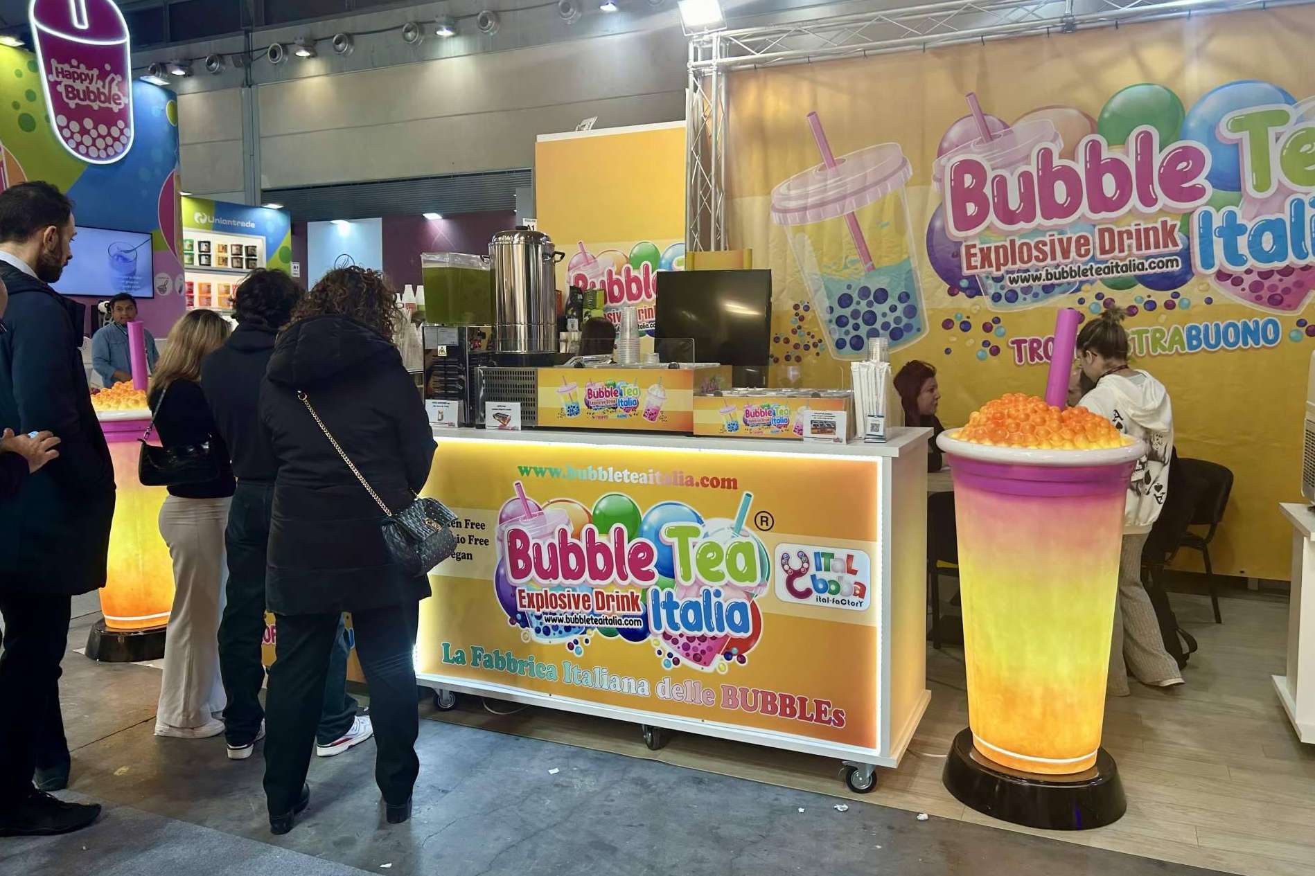 Llooly ofrece una explosión de sabores para los amantes del té, el nuevo Córner de Bubble Tea,