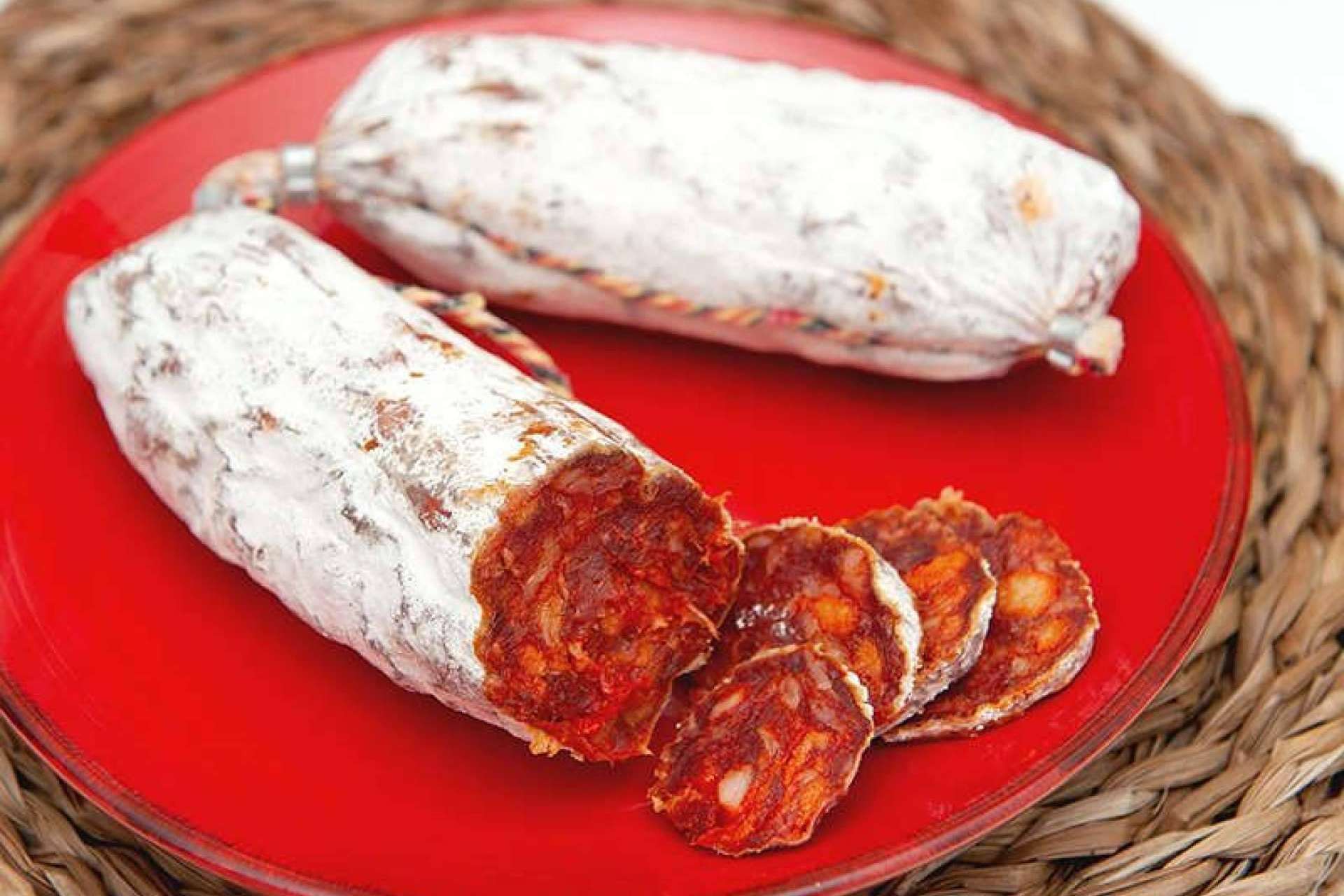 Disfrutar del auténtico sabor de pueblo es posible con el chorizo de Cantimpalo disponible en Gastronomic Spain