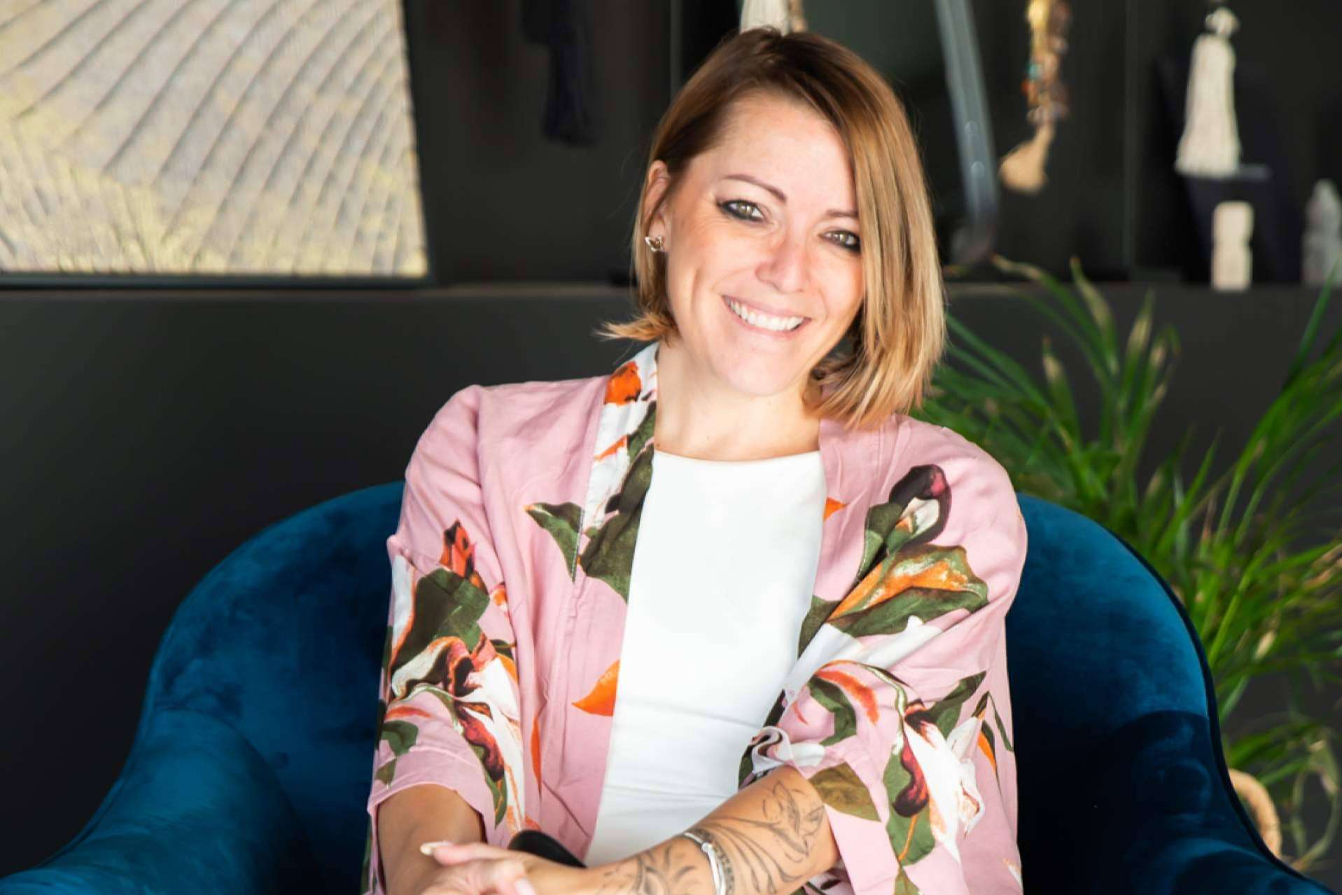 Feminizar una voz modificada por el consumo de esteroides, de la mano de la vocóloga y logopeda Mariela Astudillo, de Femivoz