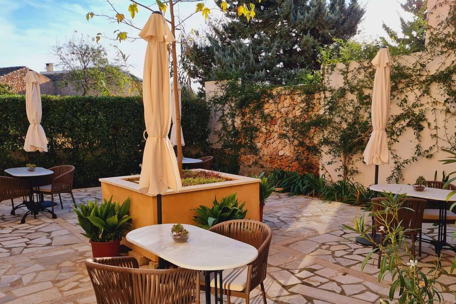¿Cómo es el trato familiar del hotel Petit Sant Miquel?