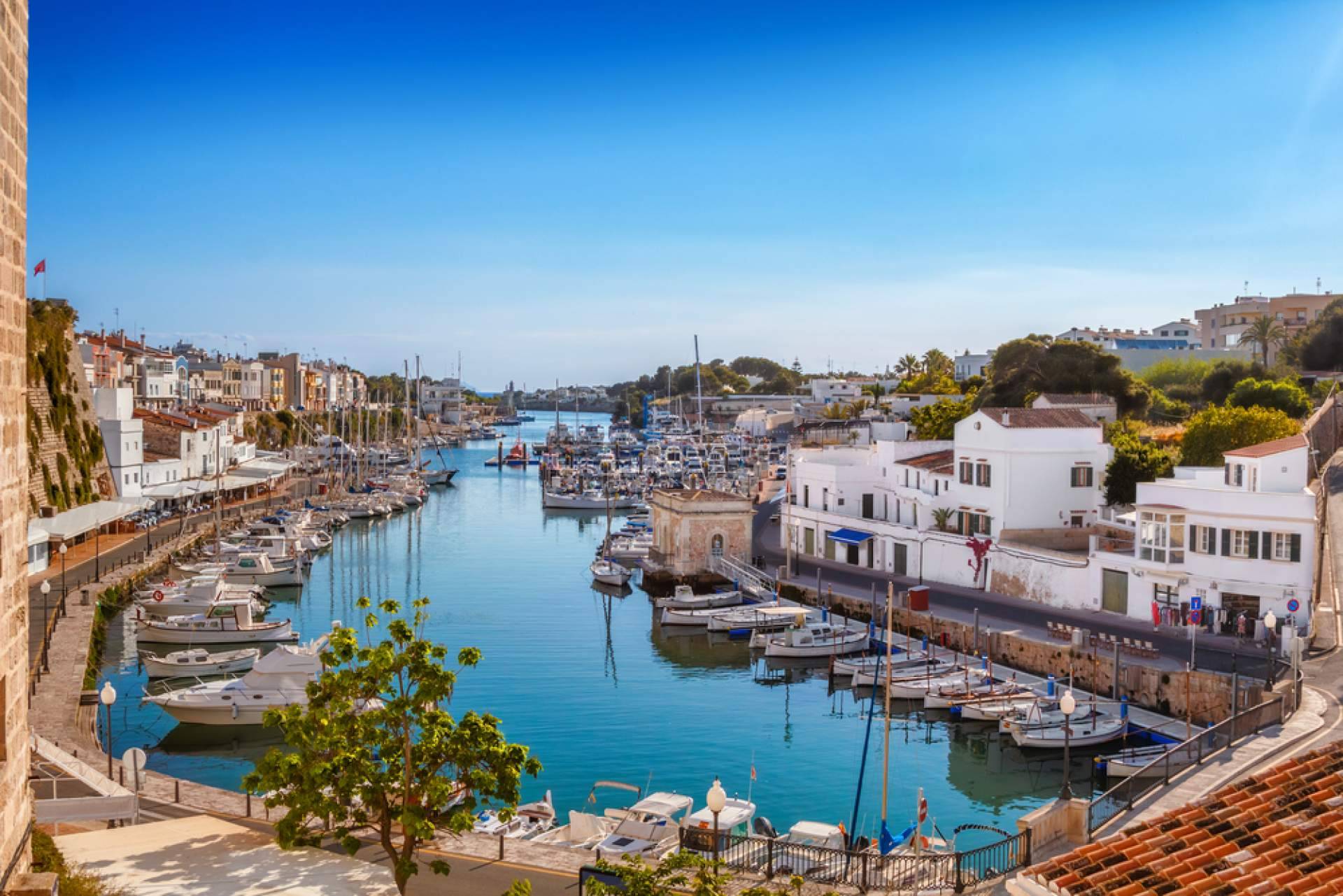 Minurka, la empresa de alquiler de coches que recomienda los mejores meses para visitar Menorca